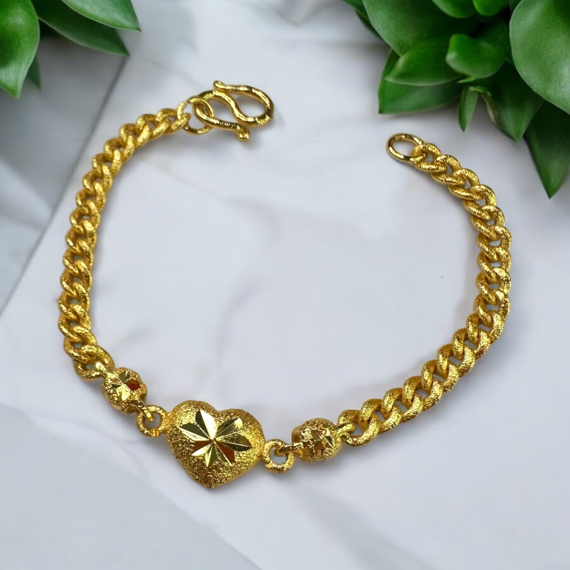 Centerpiece Heart Chain Bracelet