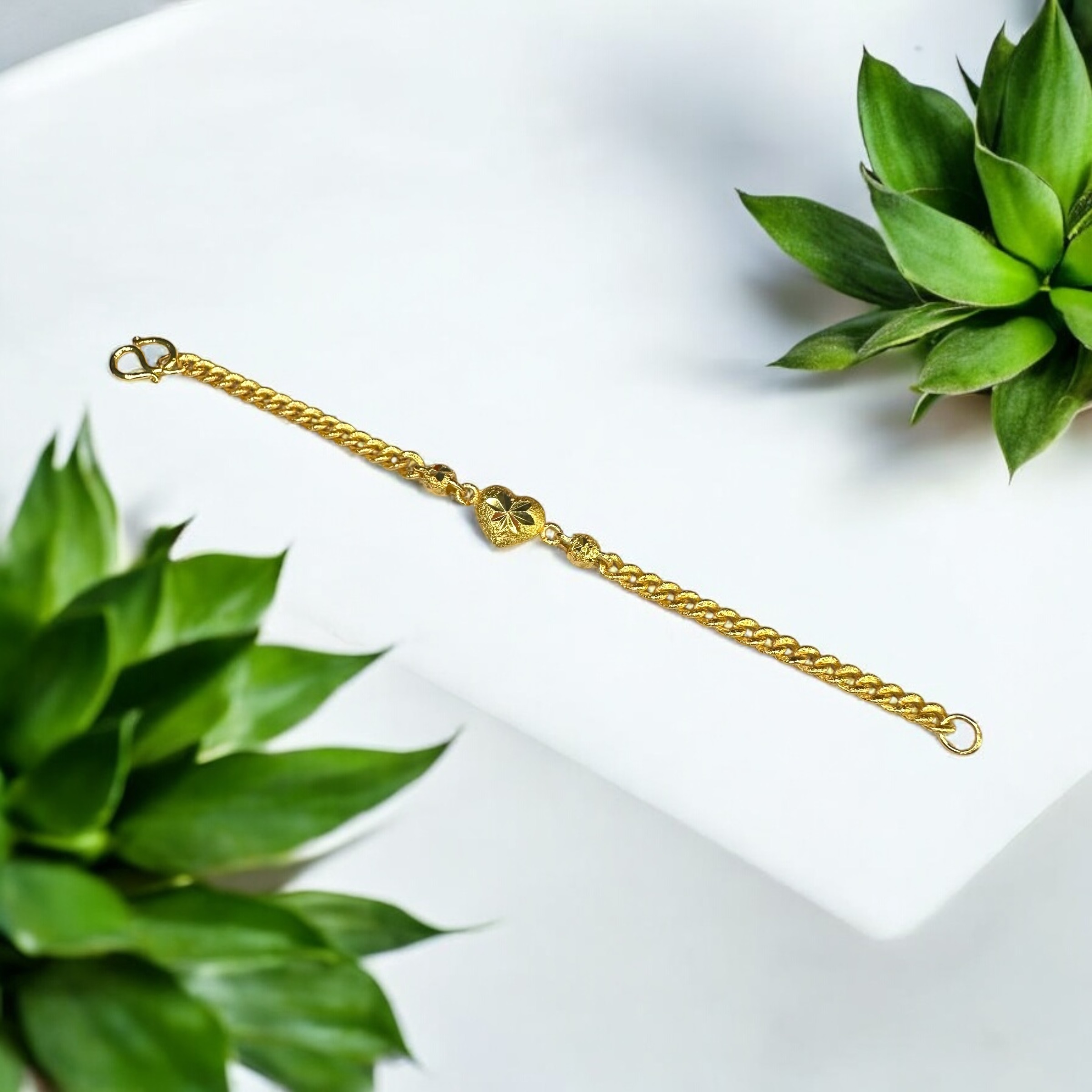 Centerpiece Heart Chain Bracelet