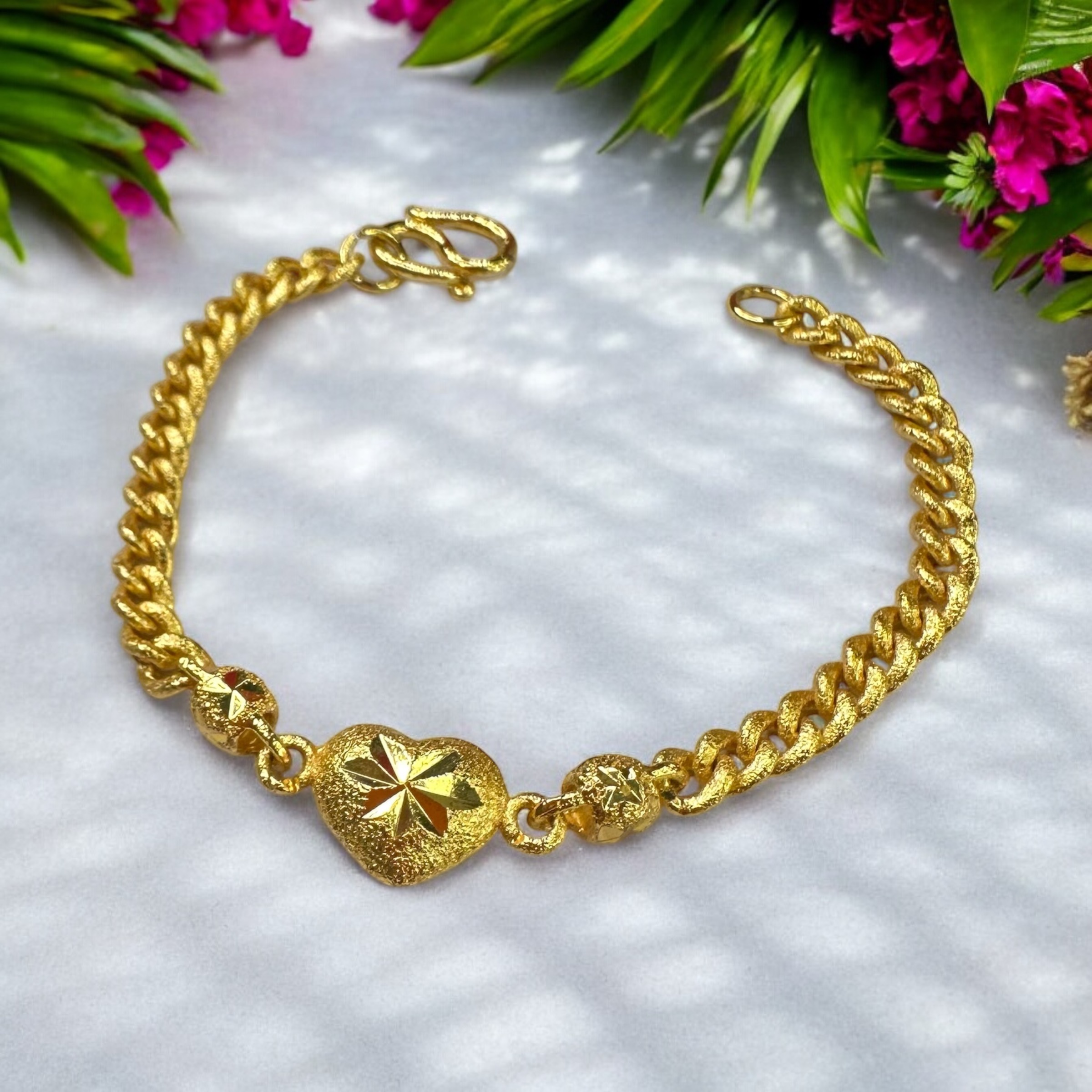 Centerpiece Heart Chain Bracelet
