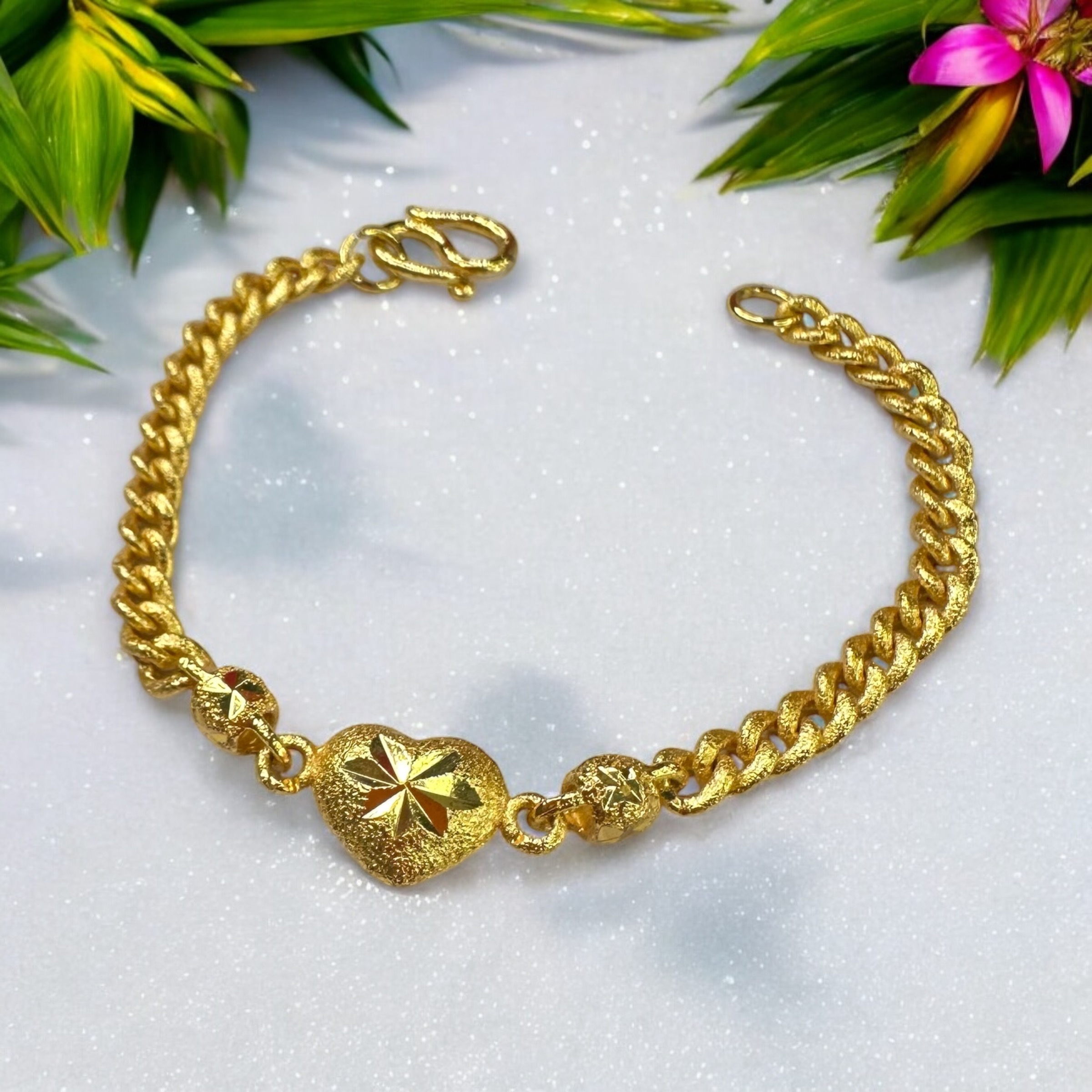 Centerpiece Heart Chain Bracelet