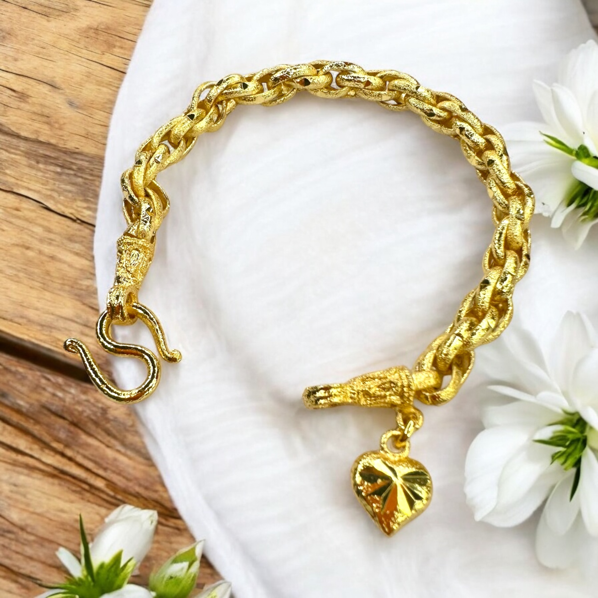 Gold Twisted Robe Bracelet