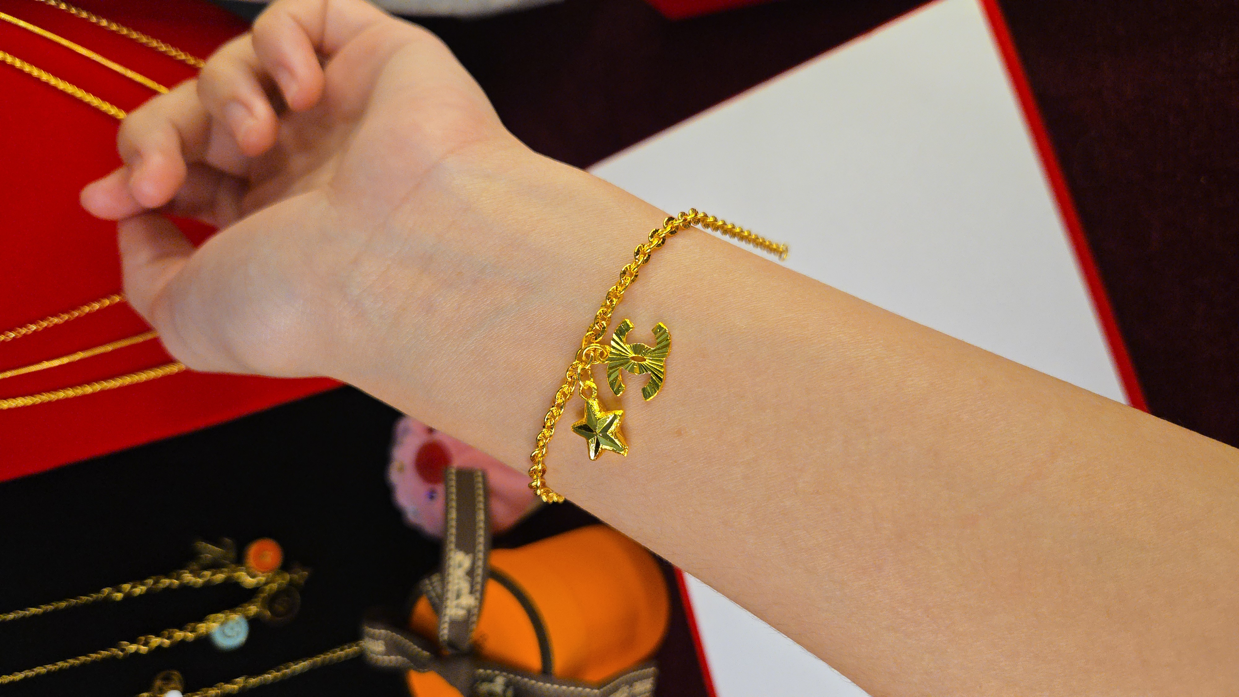 Dangling Star Charm Chain Bracelet