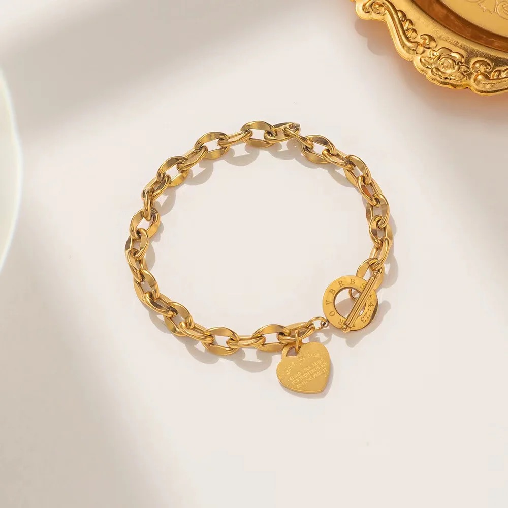 Elegant Dangling Heart Chain Bracelet
