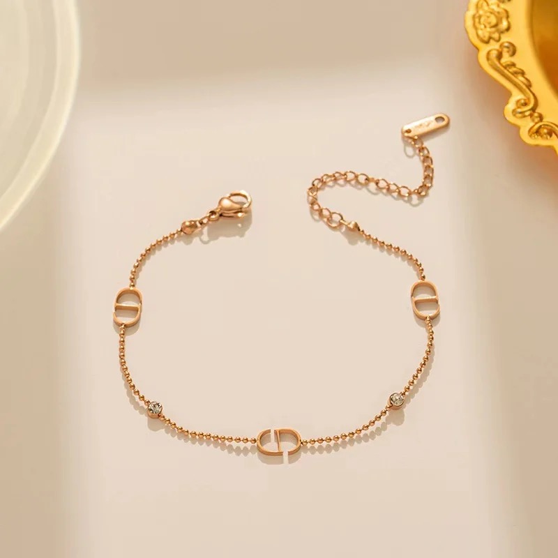 Elegant Cd Chain Bracelet