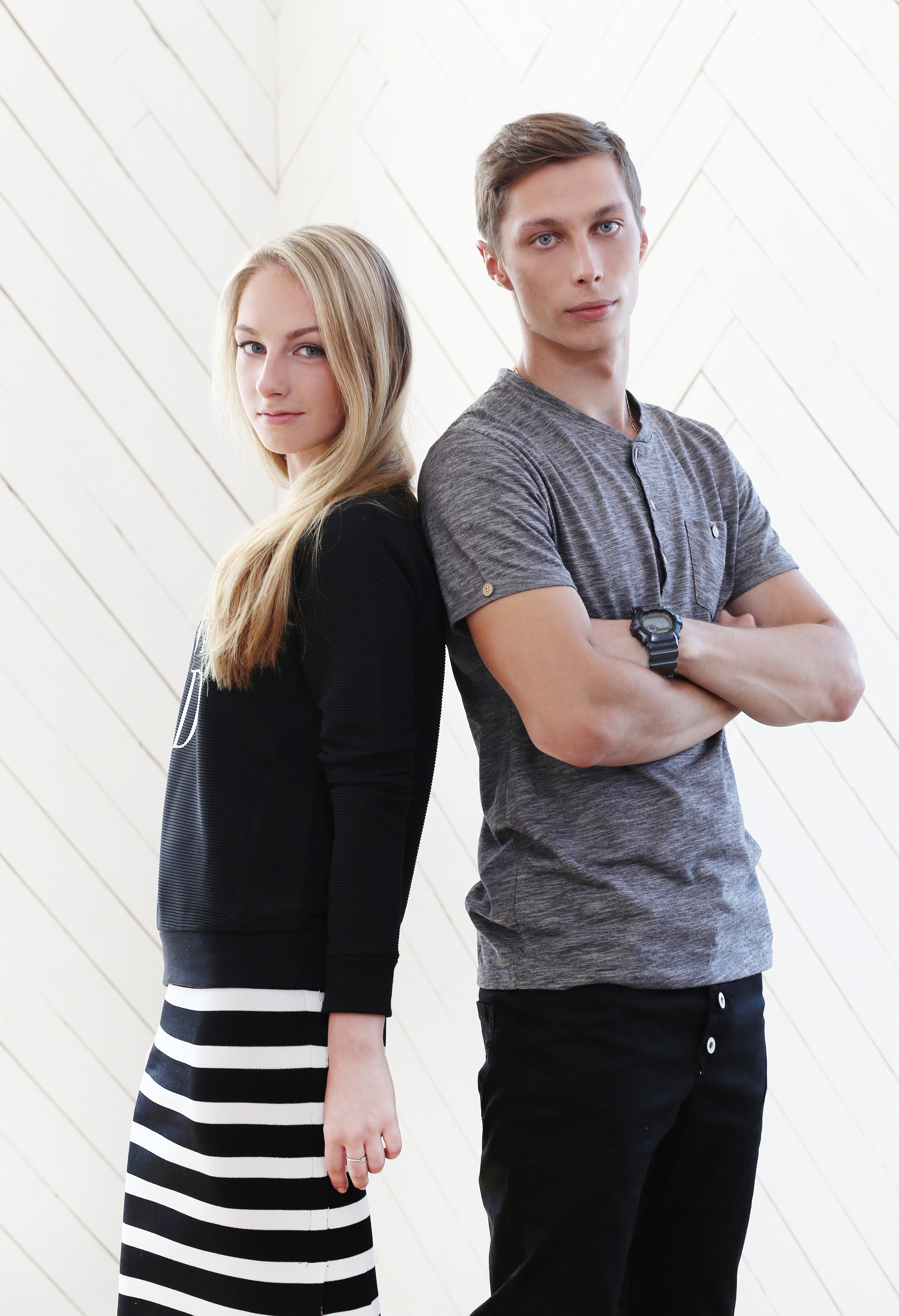 Ludovic et Émeline | Soumis qui écoute sa femme baiser au téléphone