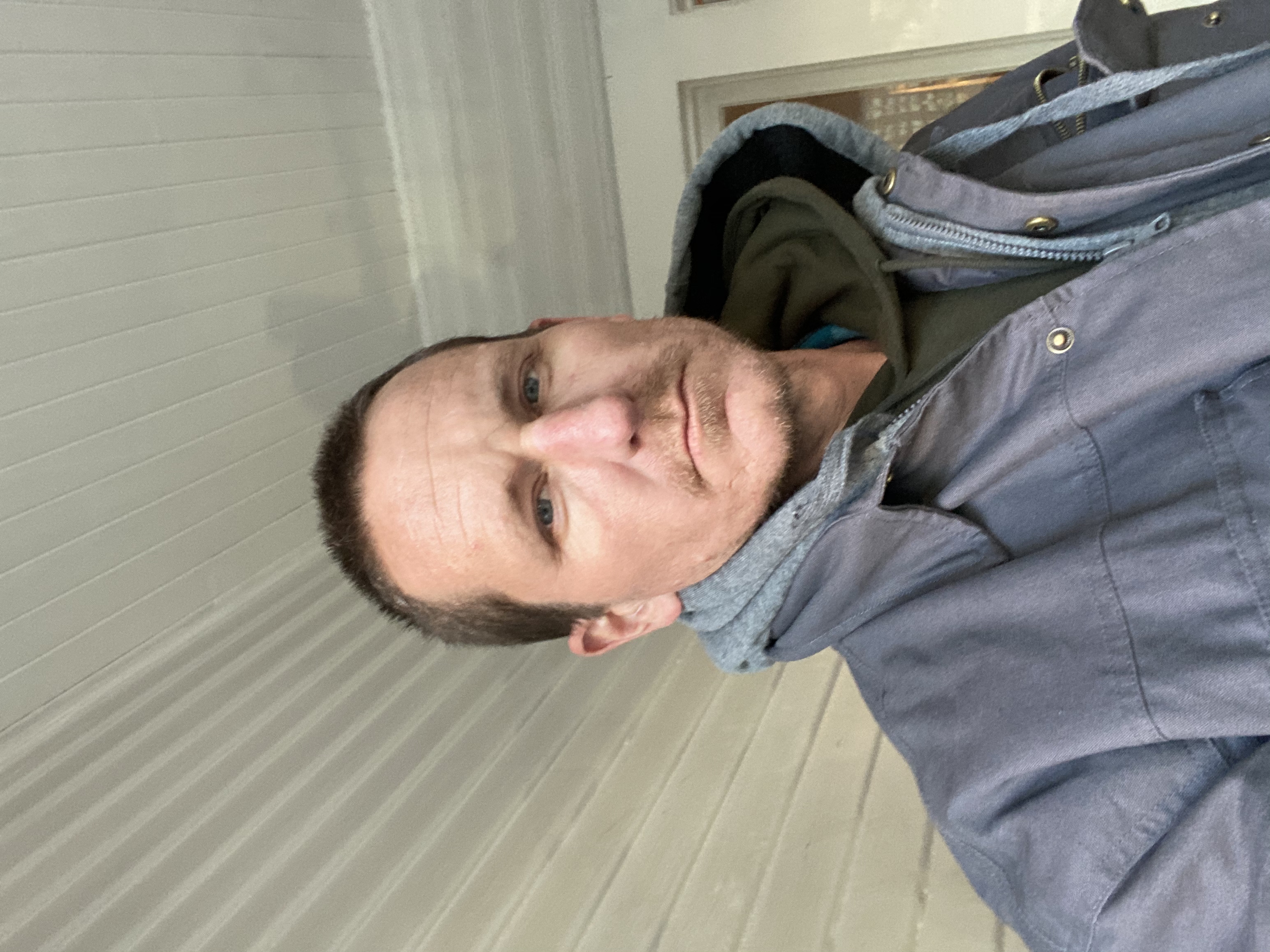 Pierre 46 ans | Il cherche un homme capable de satisfaire sa femme au téléphone