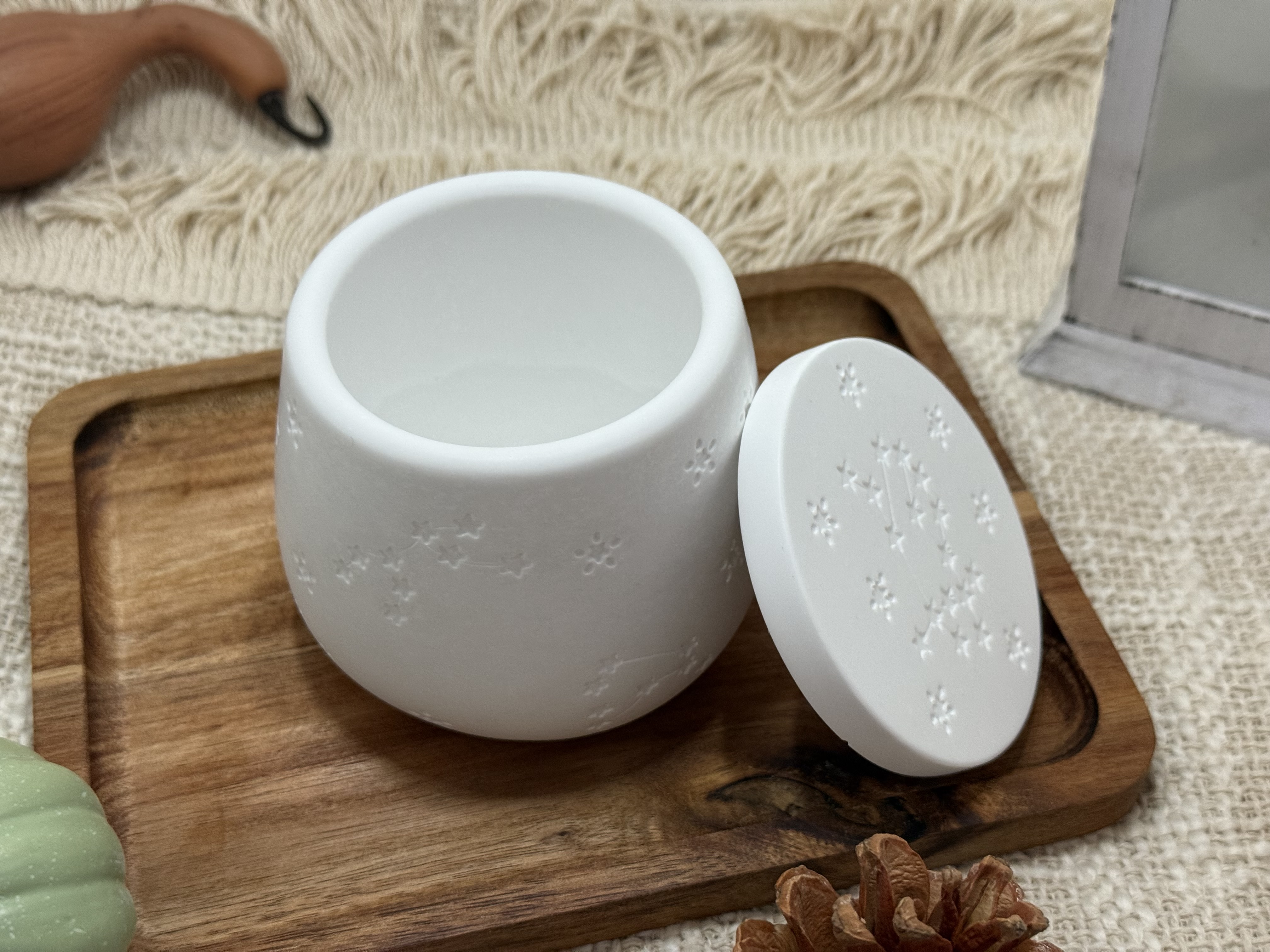 Pot étoilé blanc avec couvercle