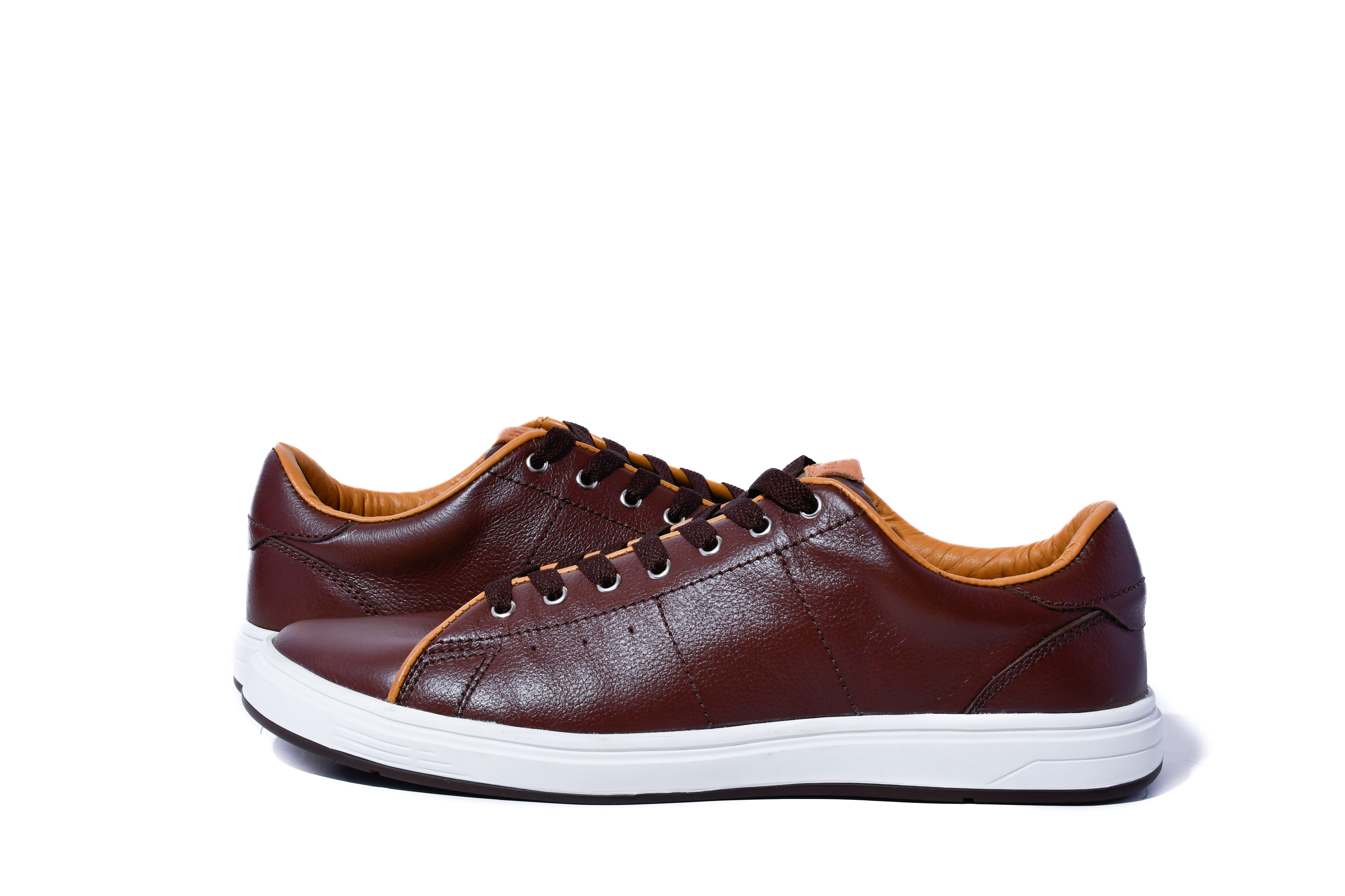 Zapatilla de cuero marrón