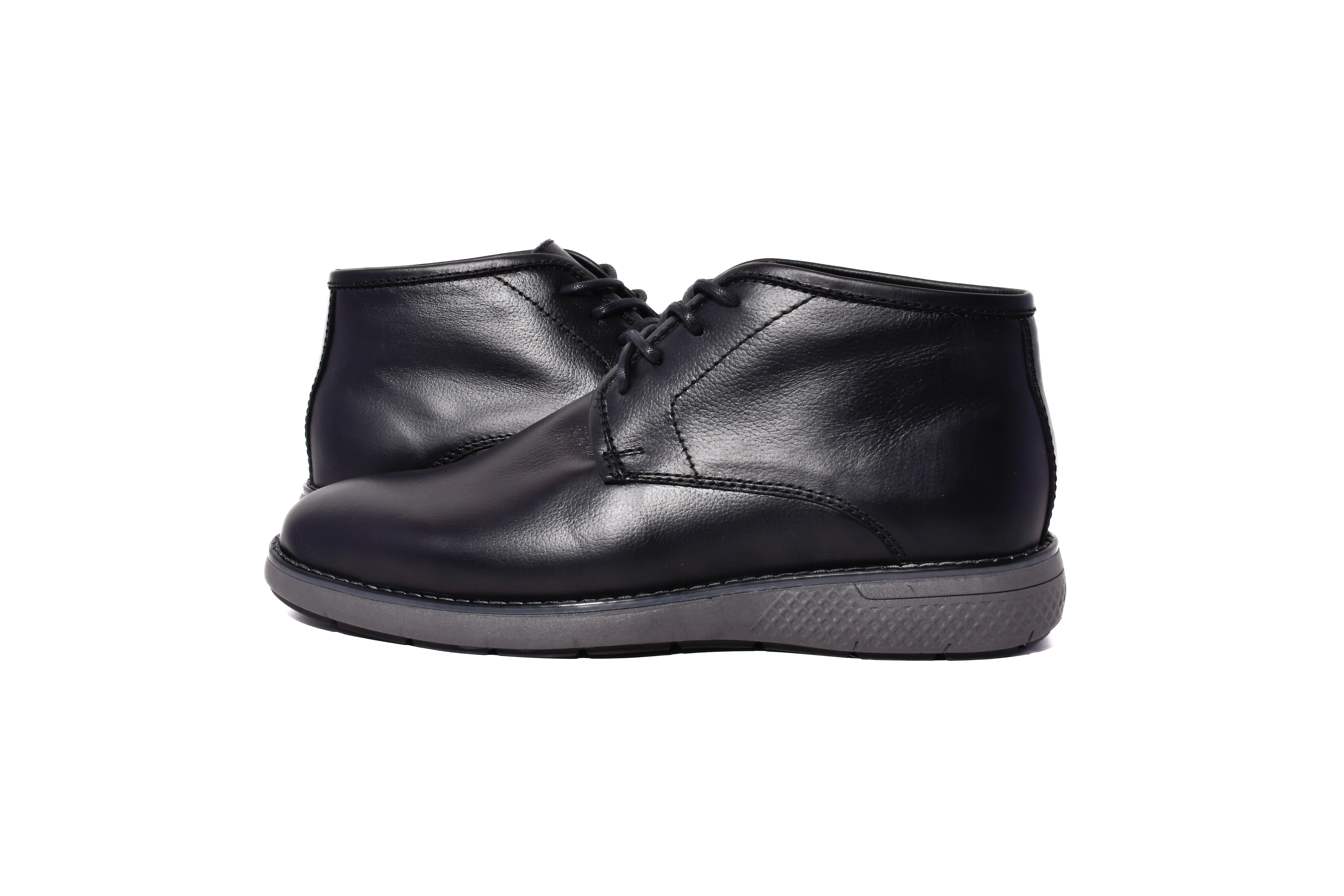 Zapato de cuero negro