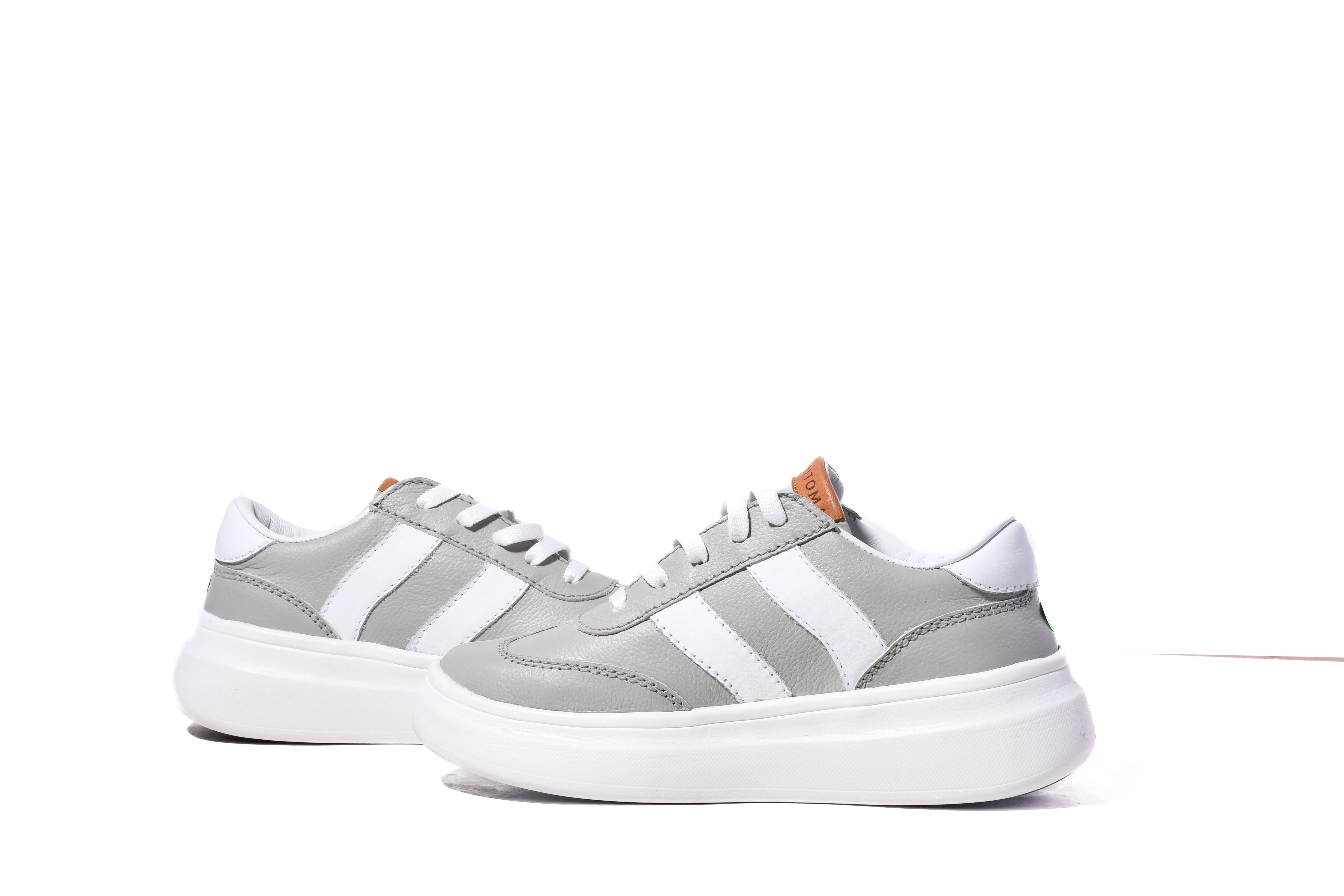 Zapatilla deportiva gris