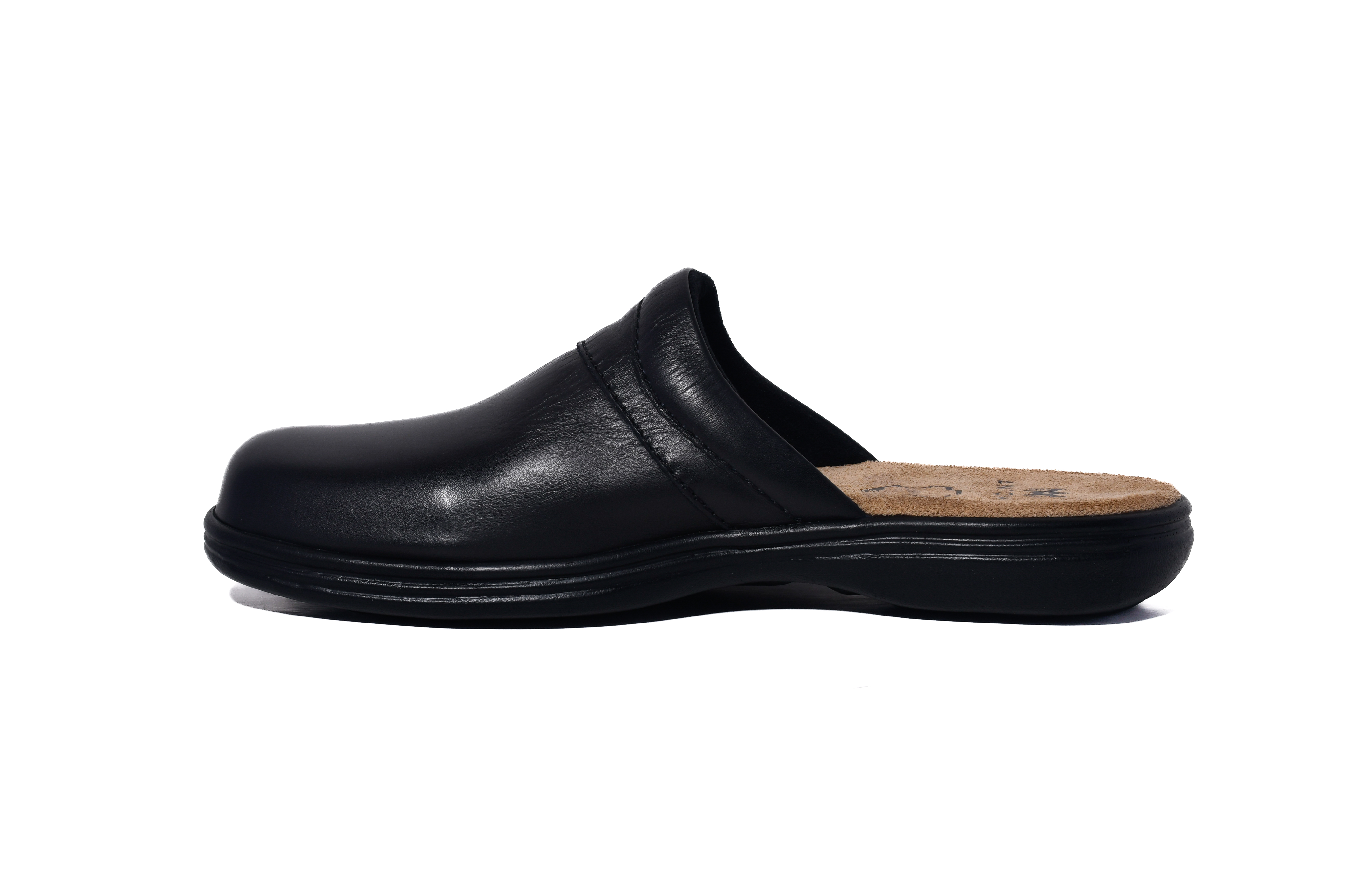 Pantufla de cuero negra