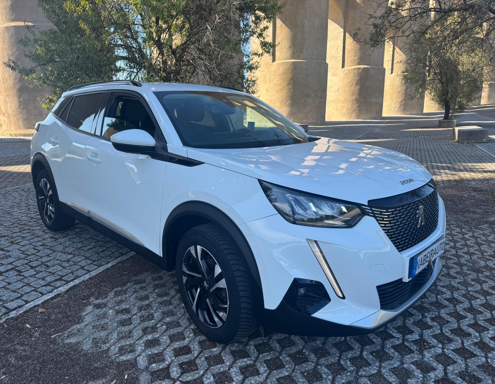 Peugeot 2008 1.2 Puretech EAT8 Allure