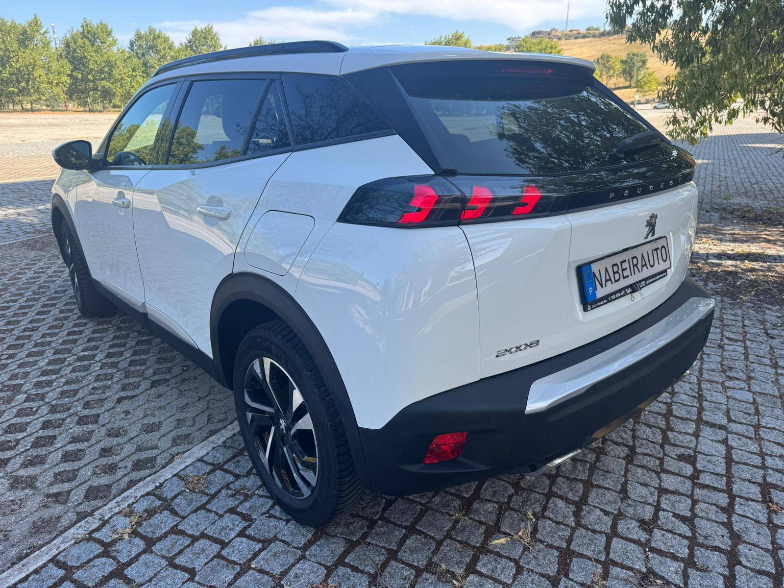 Peugeot 2008 1.2 Puretech EAT8 Allure
