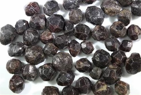 Raw Garnet Chunks