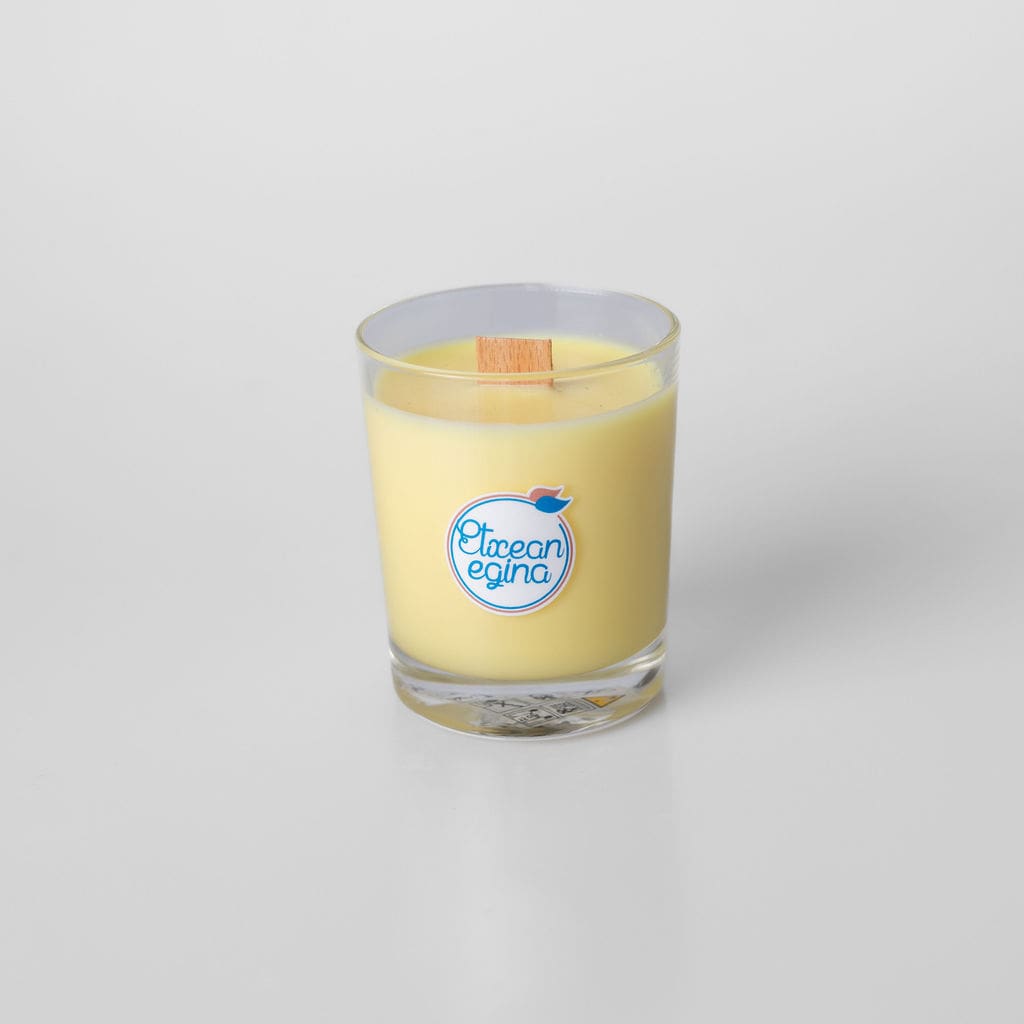 Bougie végétale parfumée « Cassis-Freesia »