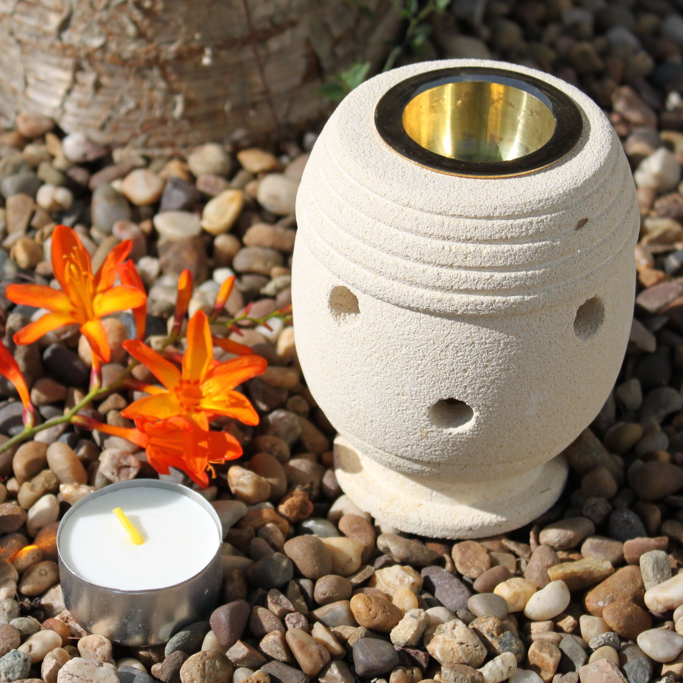 Indonesian Stone Oil Burner - Classic: Timeless Elegance