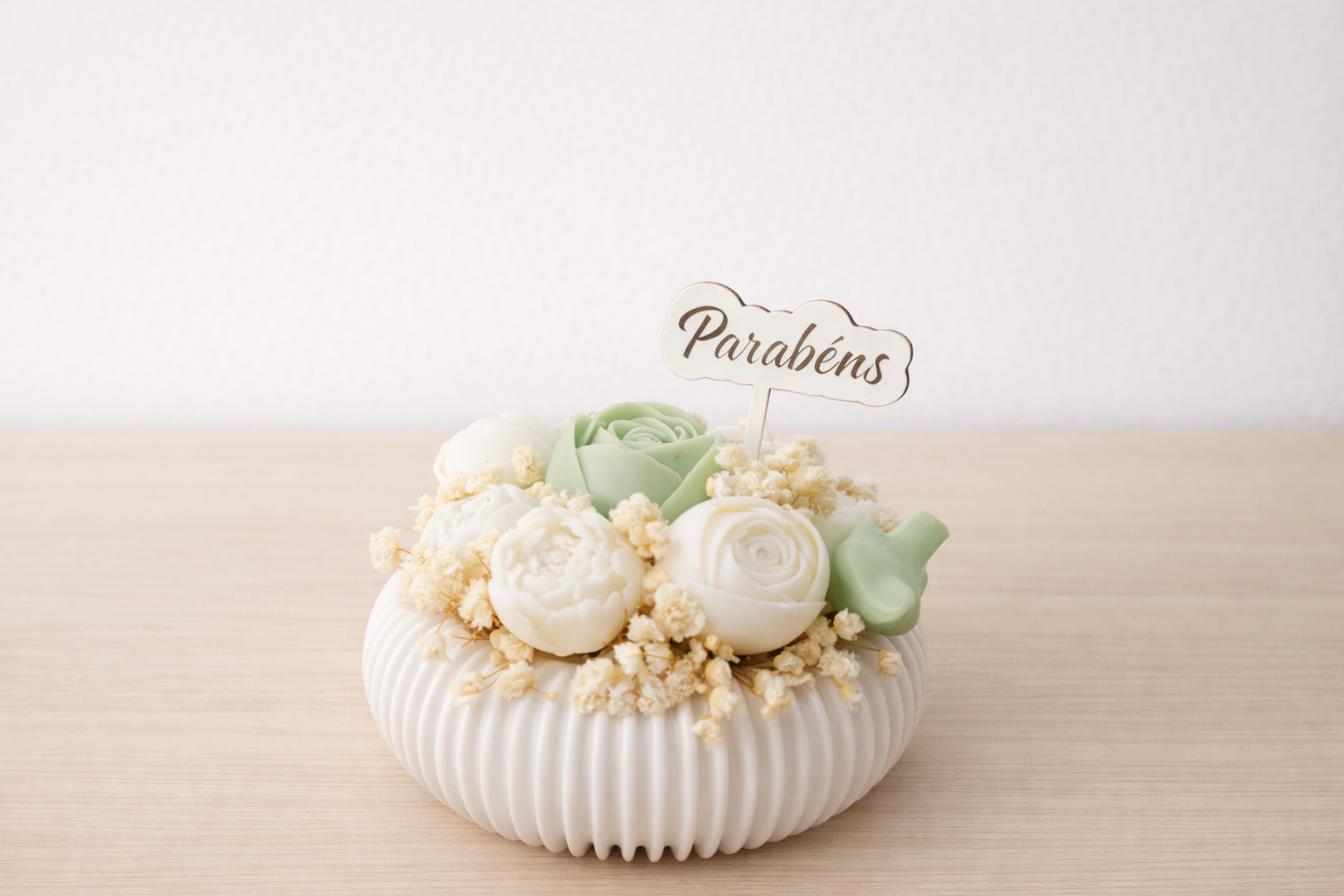 Centro redondo em flores de cera/naturais Verde/Branco