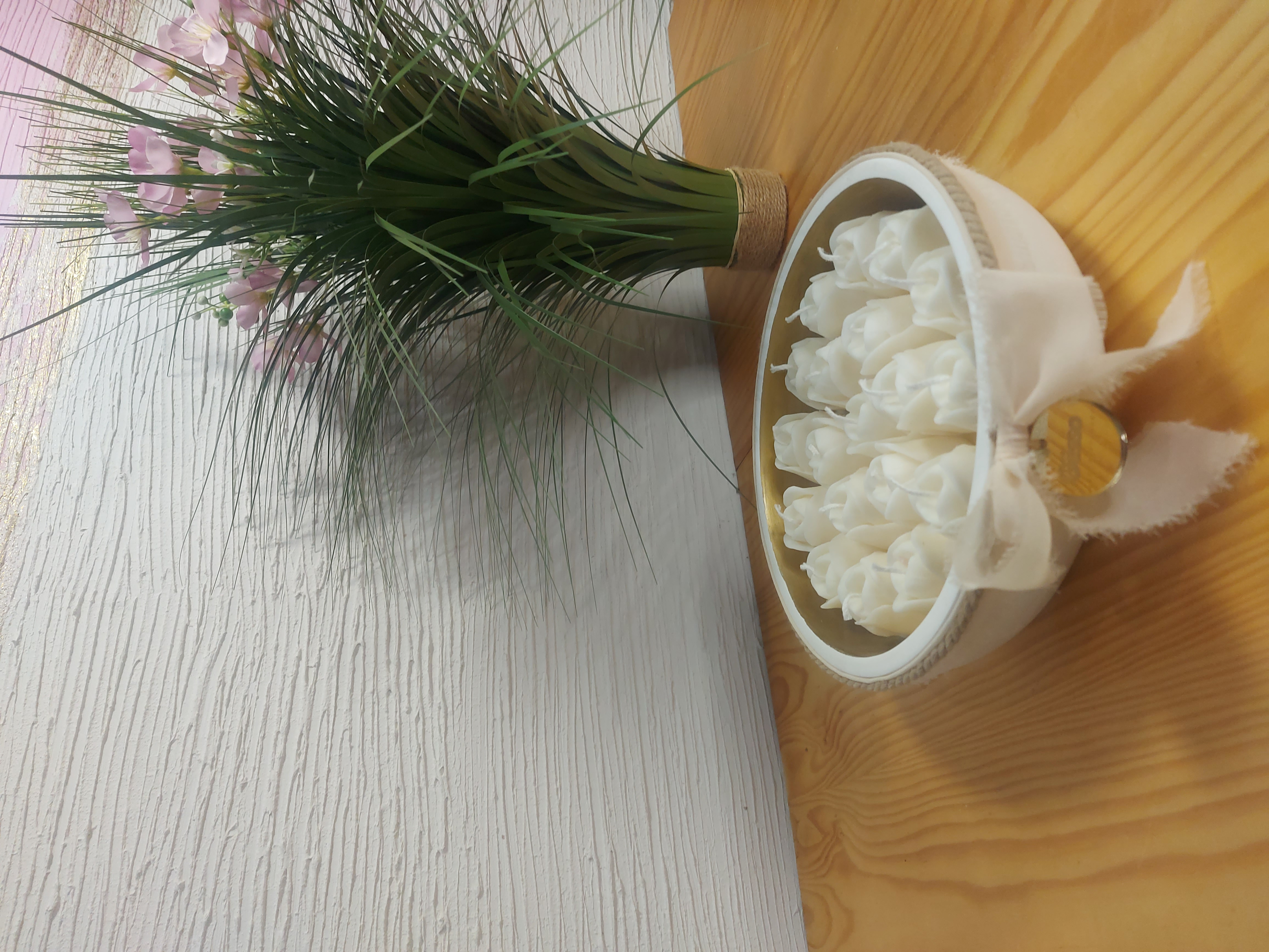 Base em Gesso com 18 Tulipas Perfumadas – French Croissant