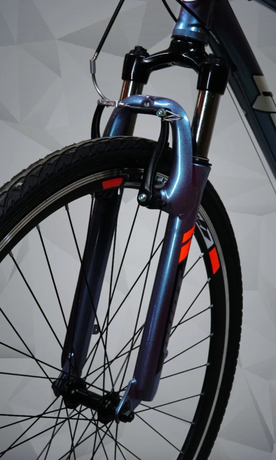 GUST Hybrid Bike | Large, 21-Speed, Front Suspension, Disc Brakes – City & Trail