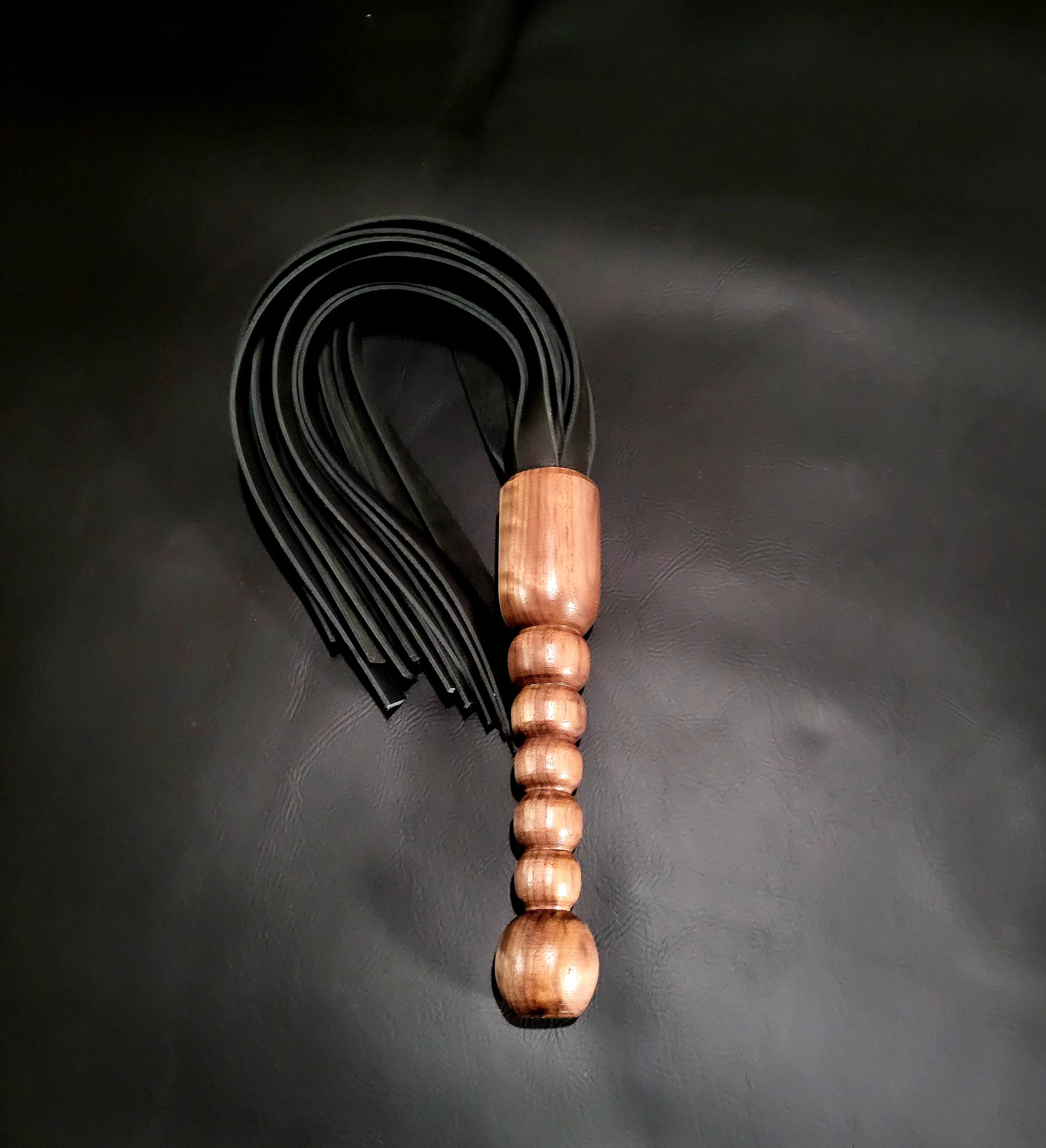 Stacked sphere flogger 