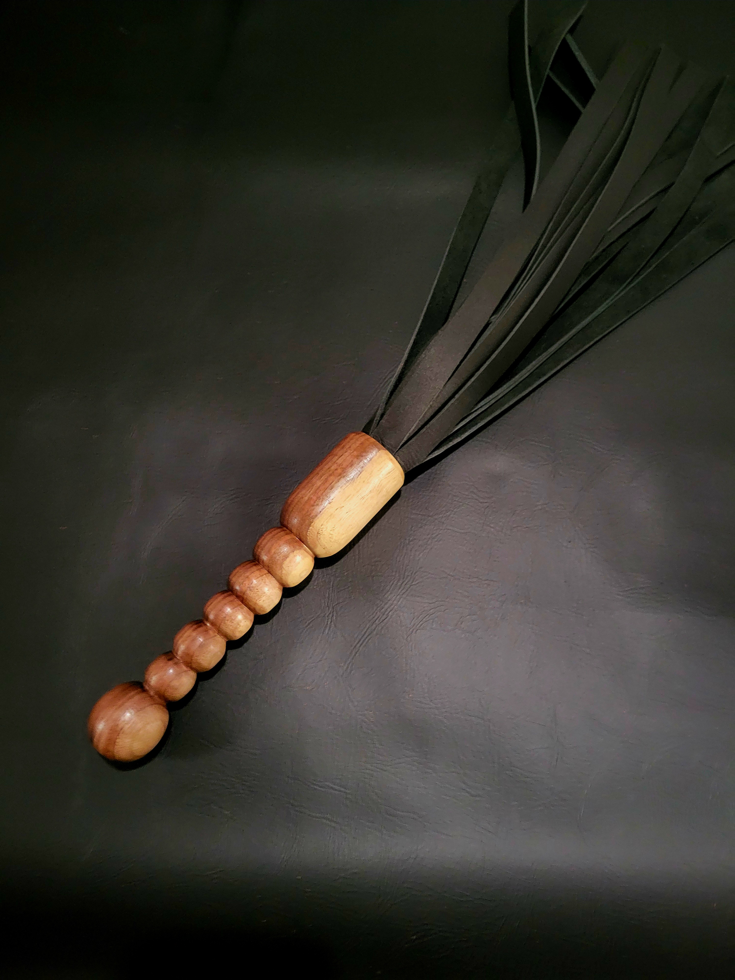 Stacked sphere flogger 