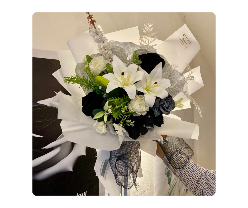 Artificial Hand Bouquet 028