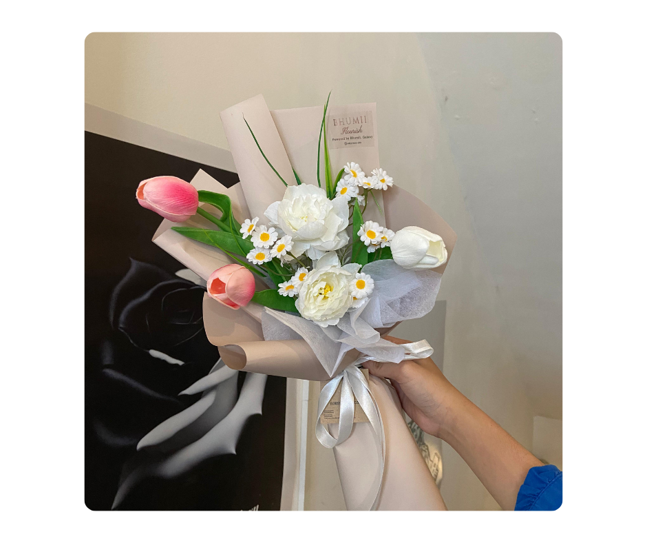 Artificial Hand Bouquet 081