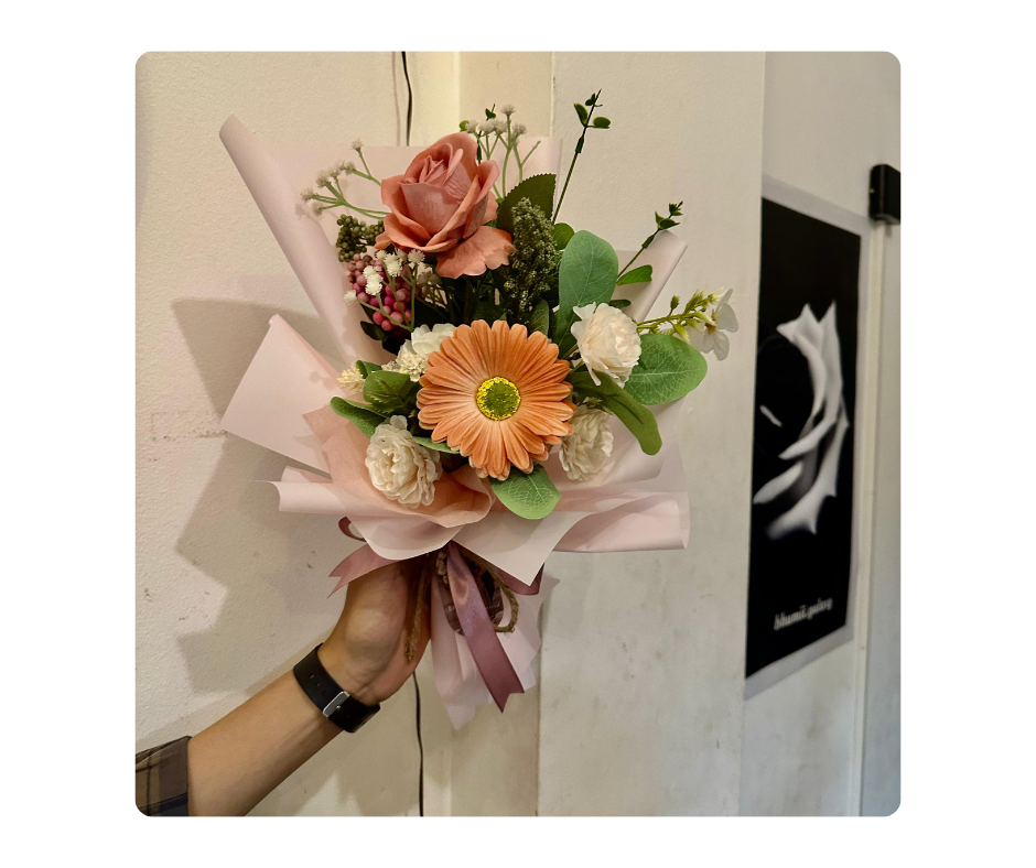 Artificial Hand Bouquet 108