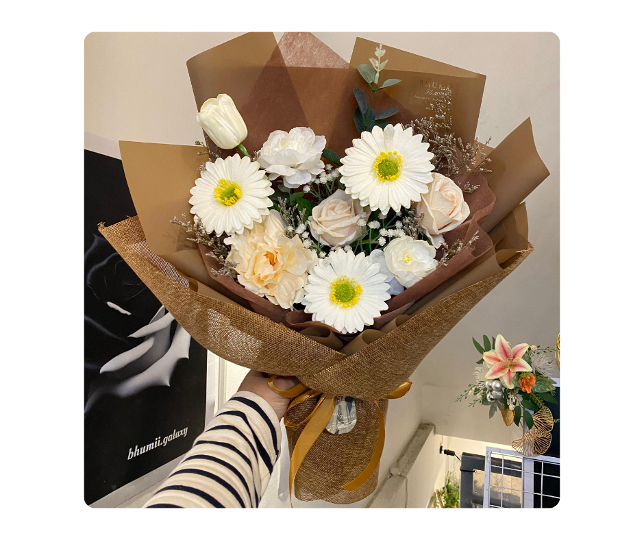 Artificial Hand Bouquet 052