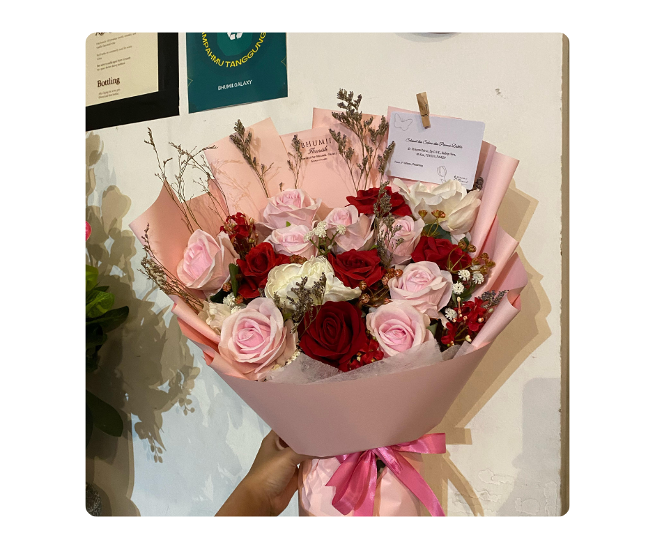 Artificial Hand Bouquet 033