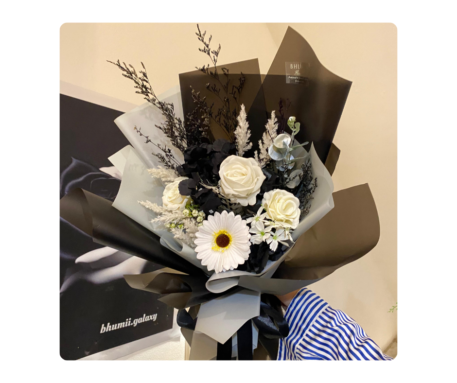 Artificial Hand Bouquet 090