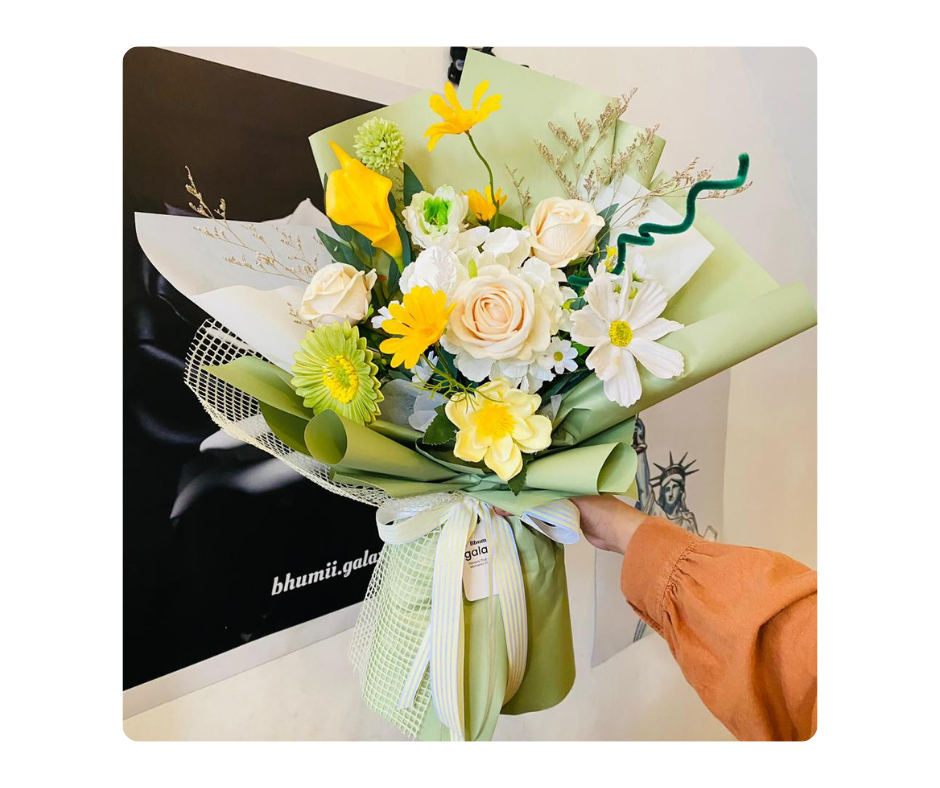 Artificial Hand Bouquet 105