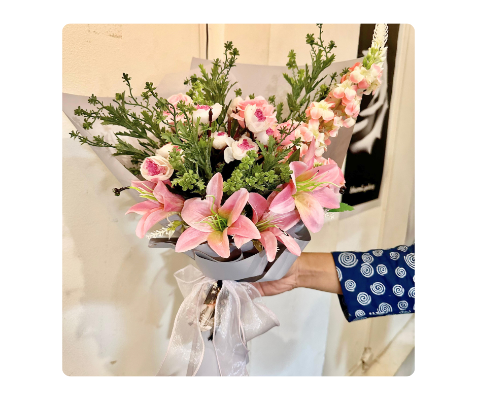 Artificial Hand Bouquet 107