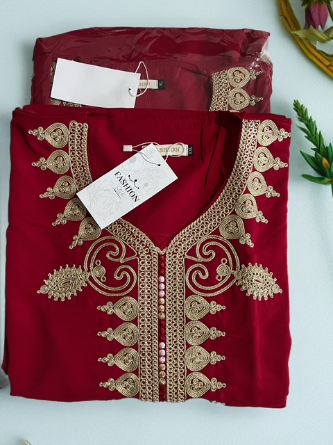 Caftan traditionnel rouge
