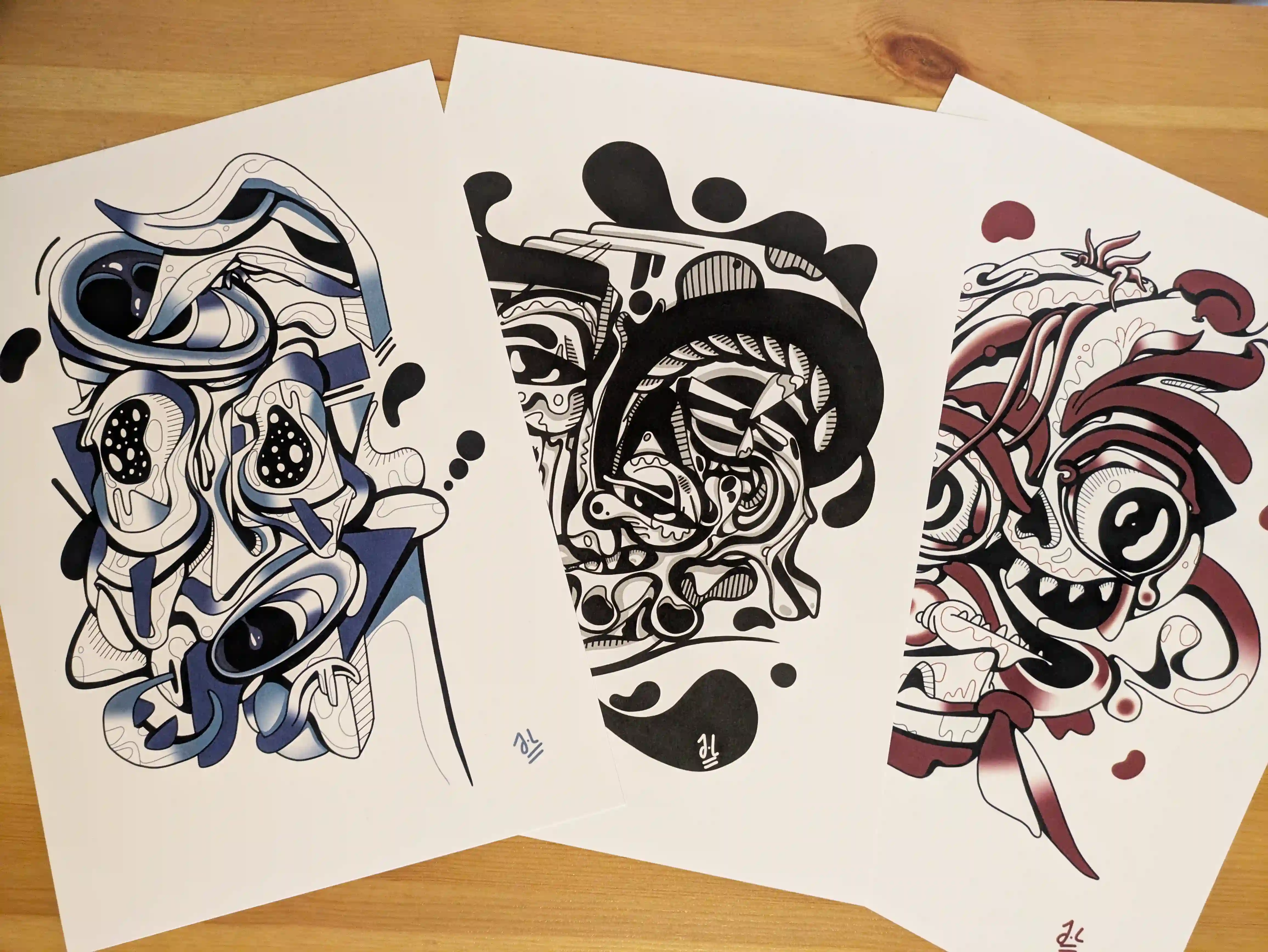 Trois visages affiches A4 : Bleu – Noir – Rouge
