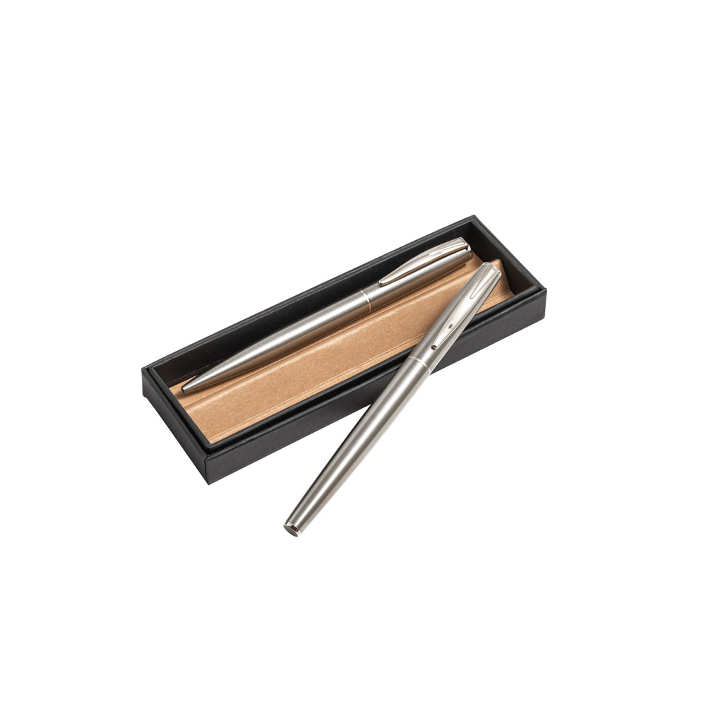 Conjunto de roller e esferográfica com corpo em aço inoxidável (53% reciclado) e clip