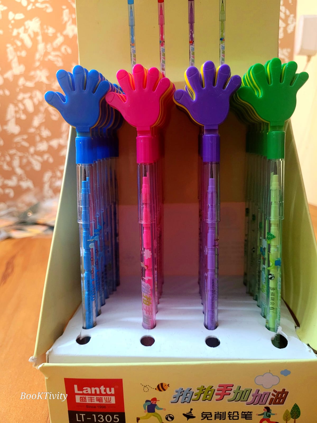 Hand Shape Clapping Toy pencil set of 4
