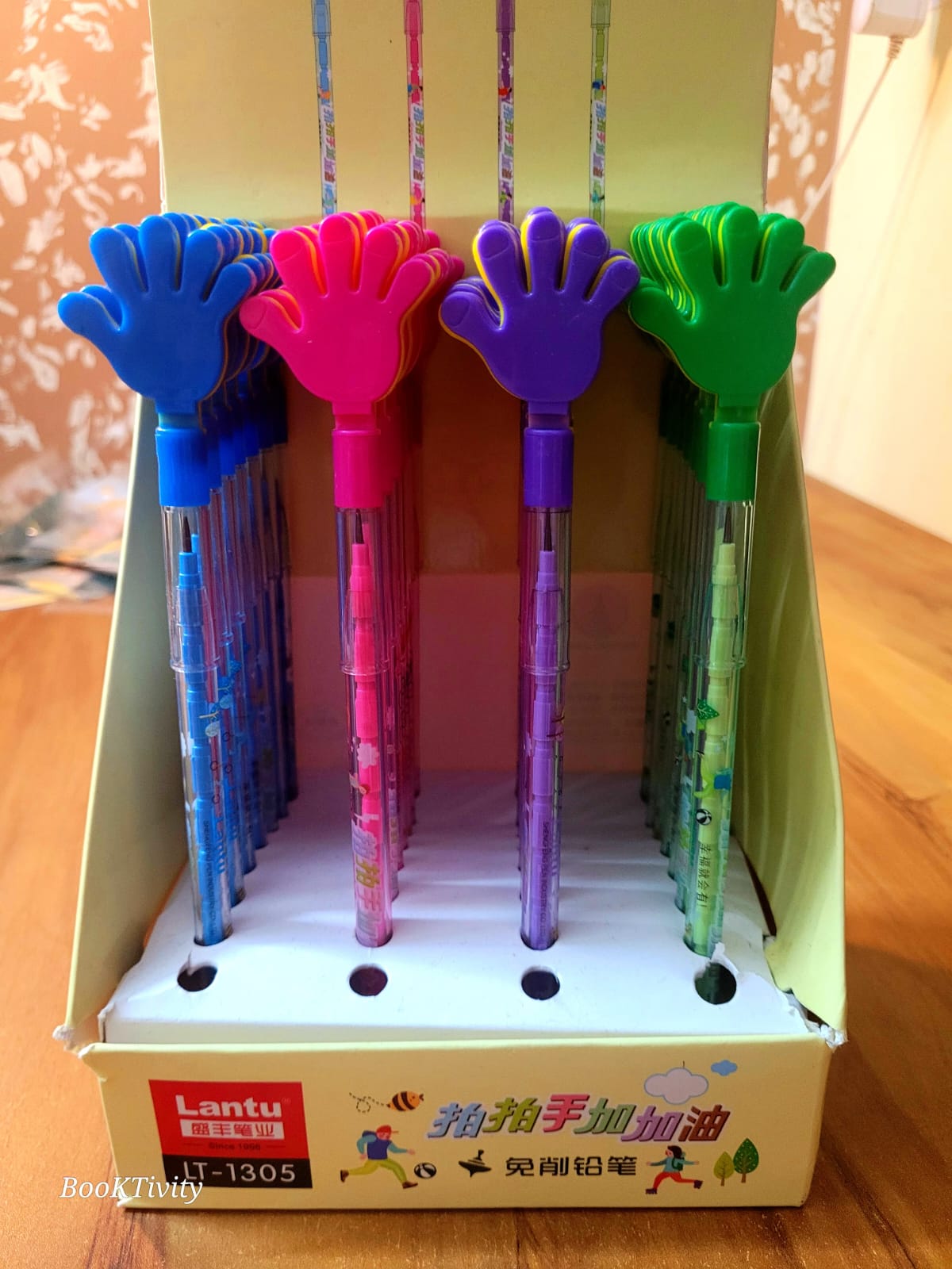 Hand Shape Clapping Toy pencil set of 4