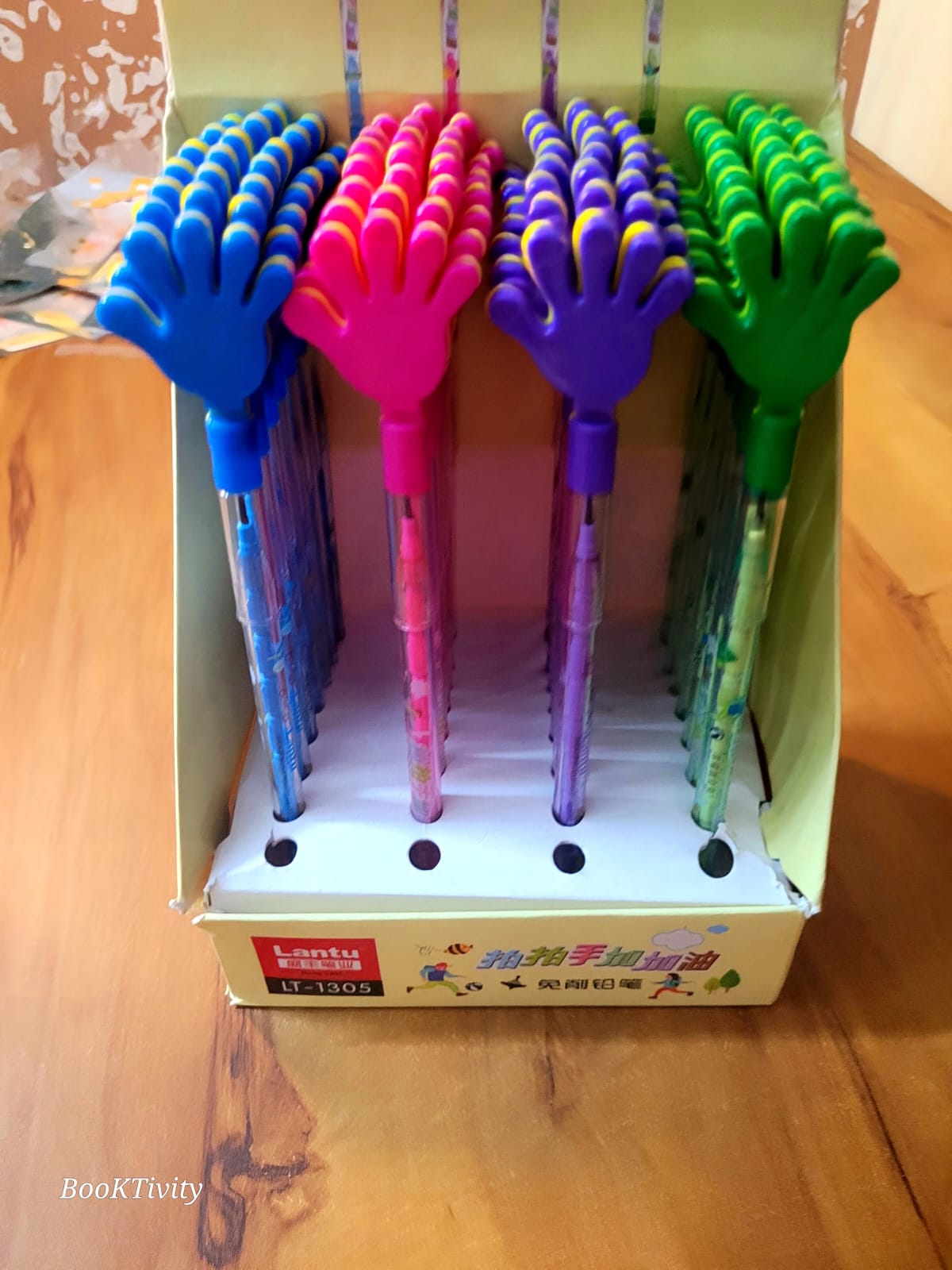 Hand Shape Clapping Toy pencil set of 4