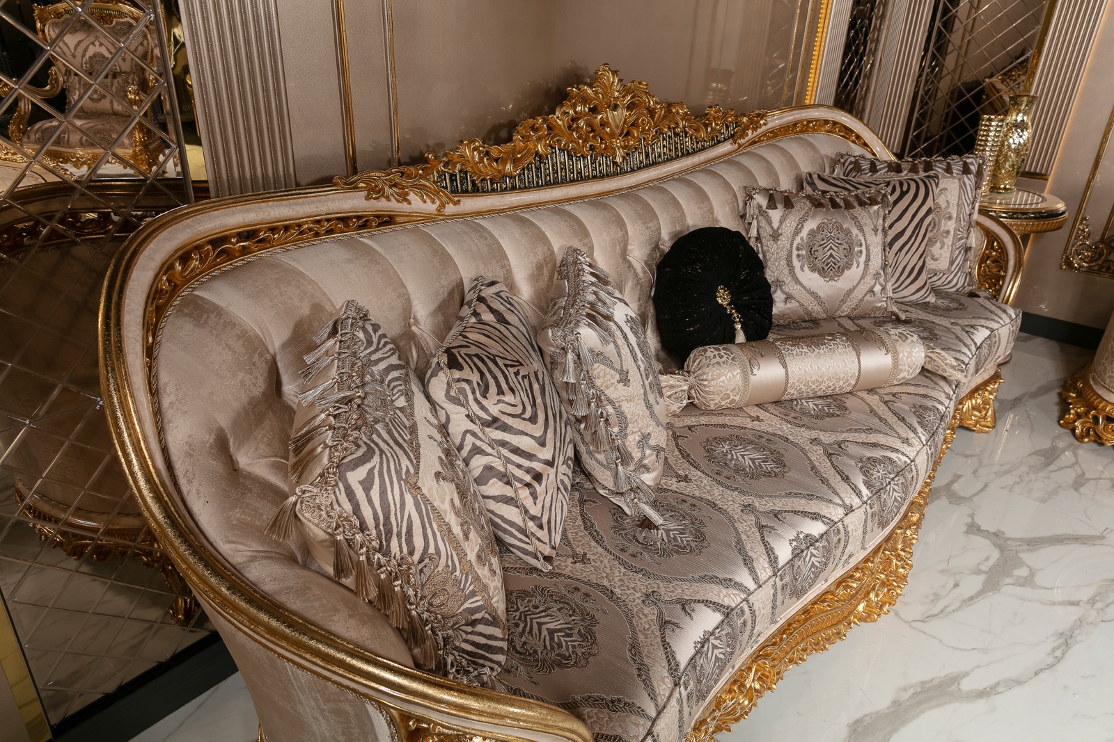 ROYAL KOLTUK TAKIM