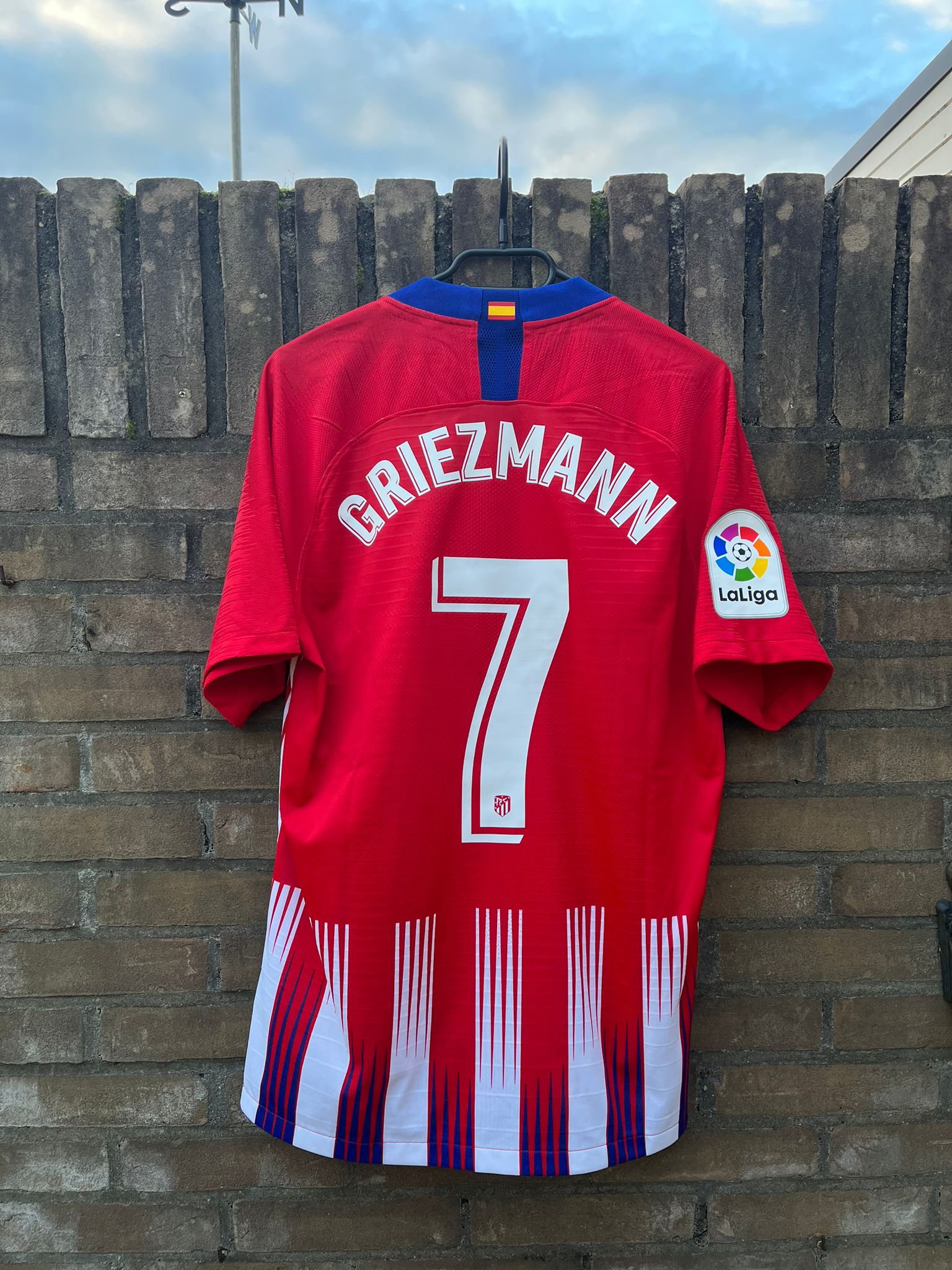 Atletico Madrid 2018/2019 home shirt Griezmann size L 9.5/10