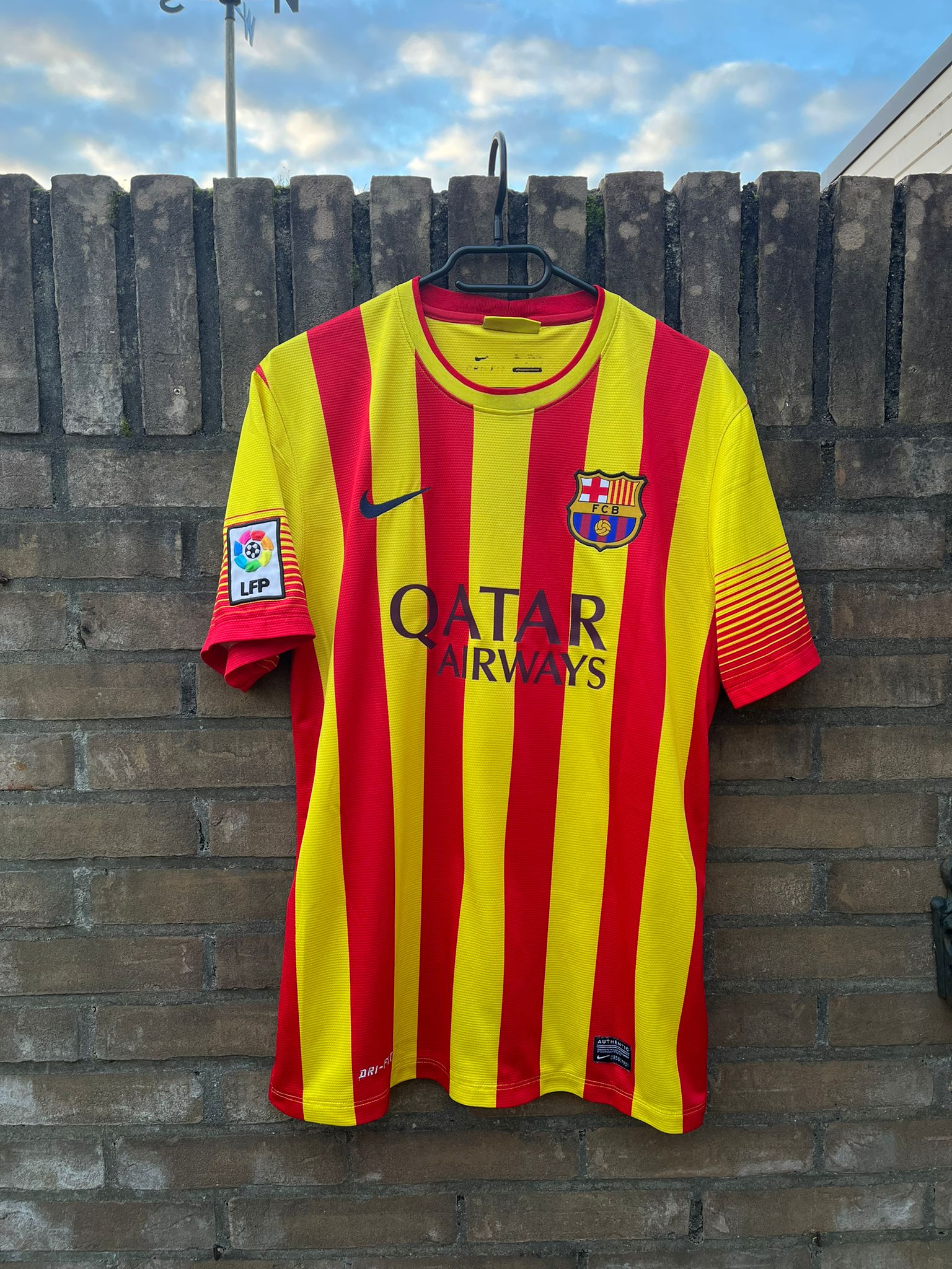 FC Barcelona 2013/2014 away shirt Messi Size M 8.5/10