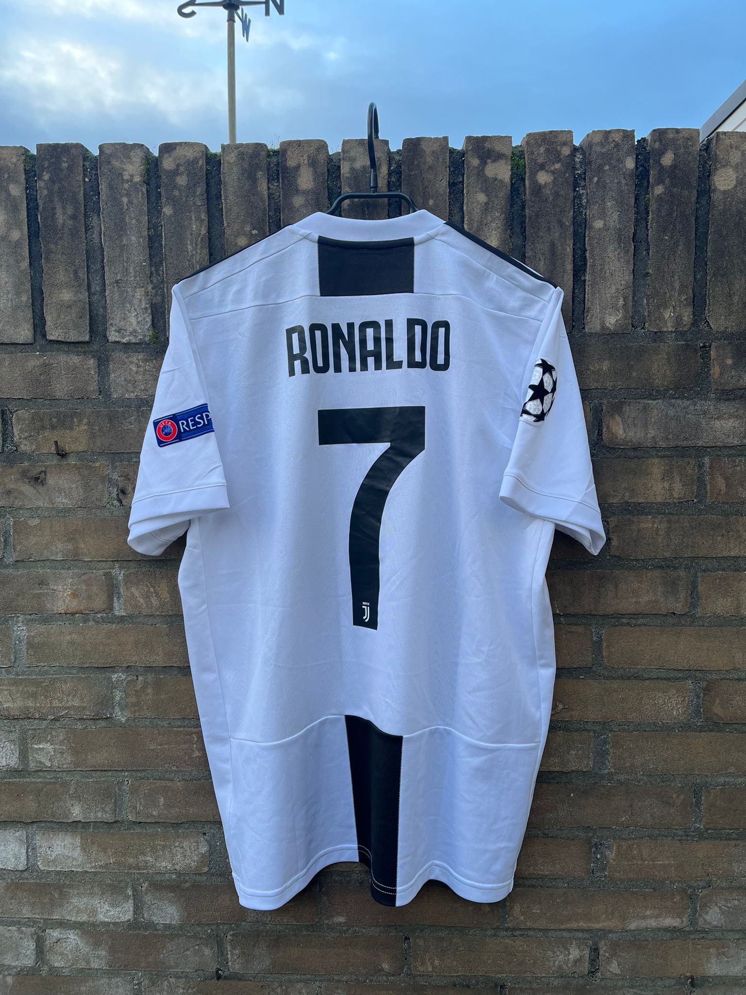 Juventus 2018/2019 home shirt Ronaldo Size L 9.5/10