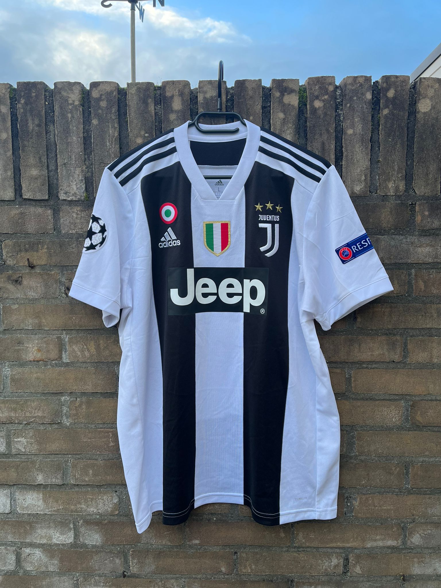 Juventus 2018/2019 home shirt Ronaldo Size L 9.5/10