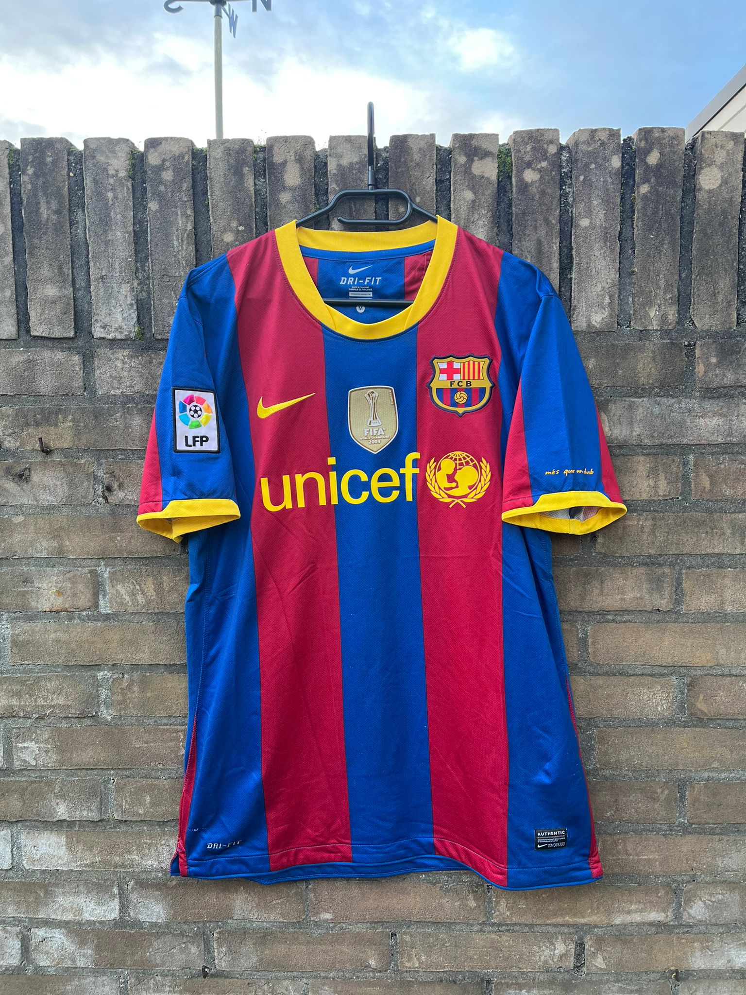 FC Barcelona 2010/2011 home shirt David Villa Size M 7/10