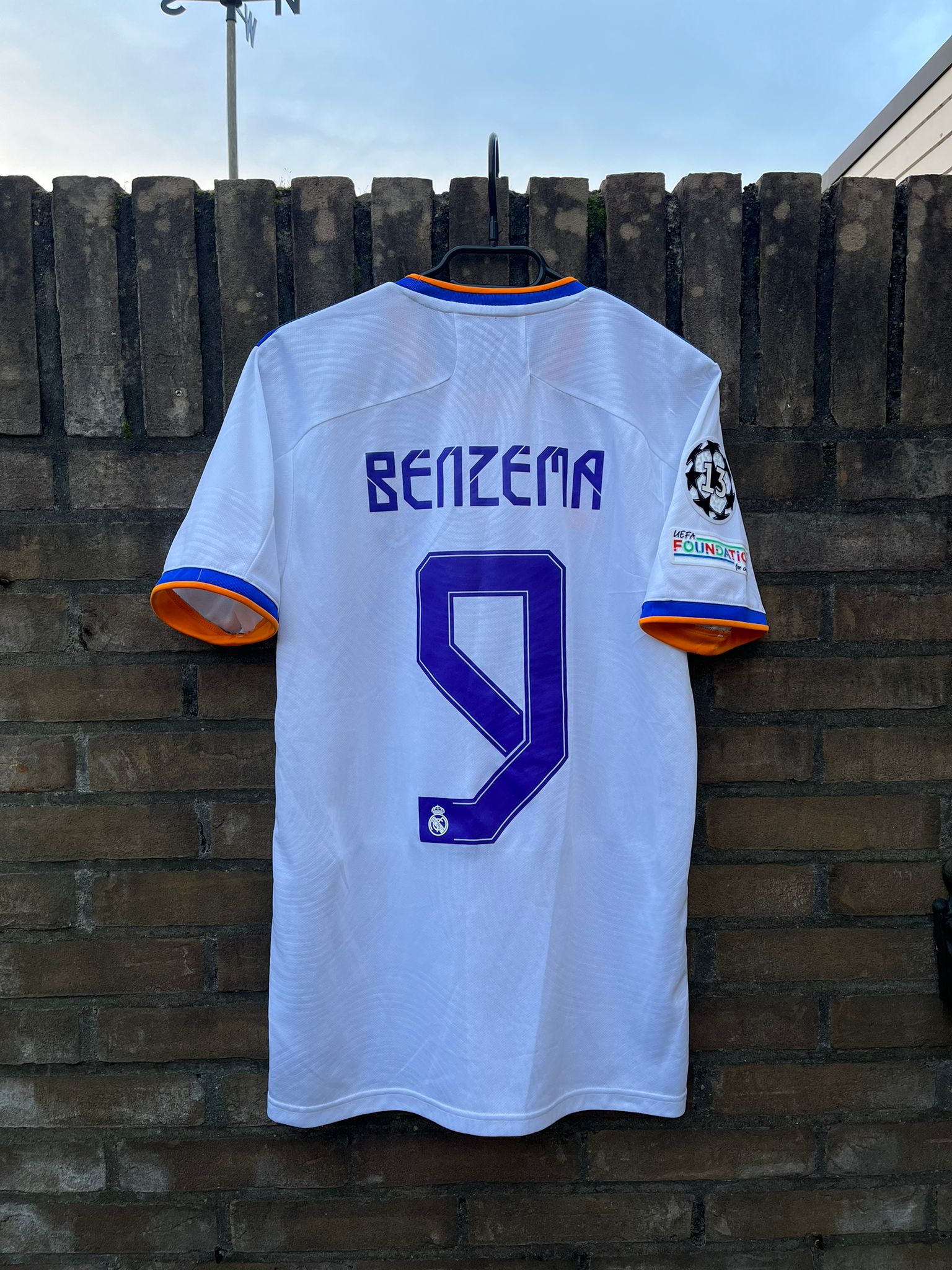 Real Madrid 2021/2022 home shirt Benzema Size S 9/10