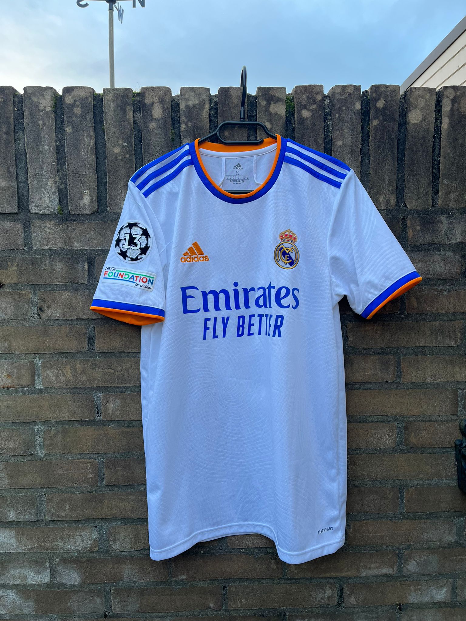 Real Madrid 2021/2022 home shirt Benzema Size S 9/10