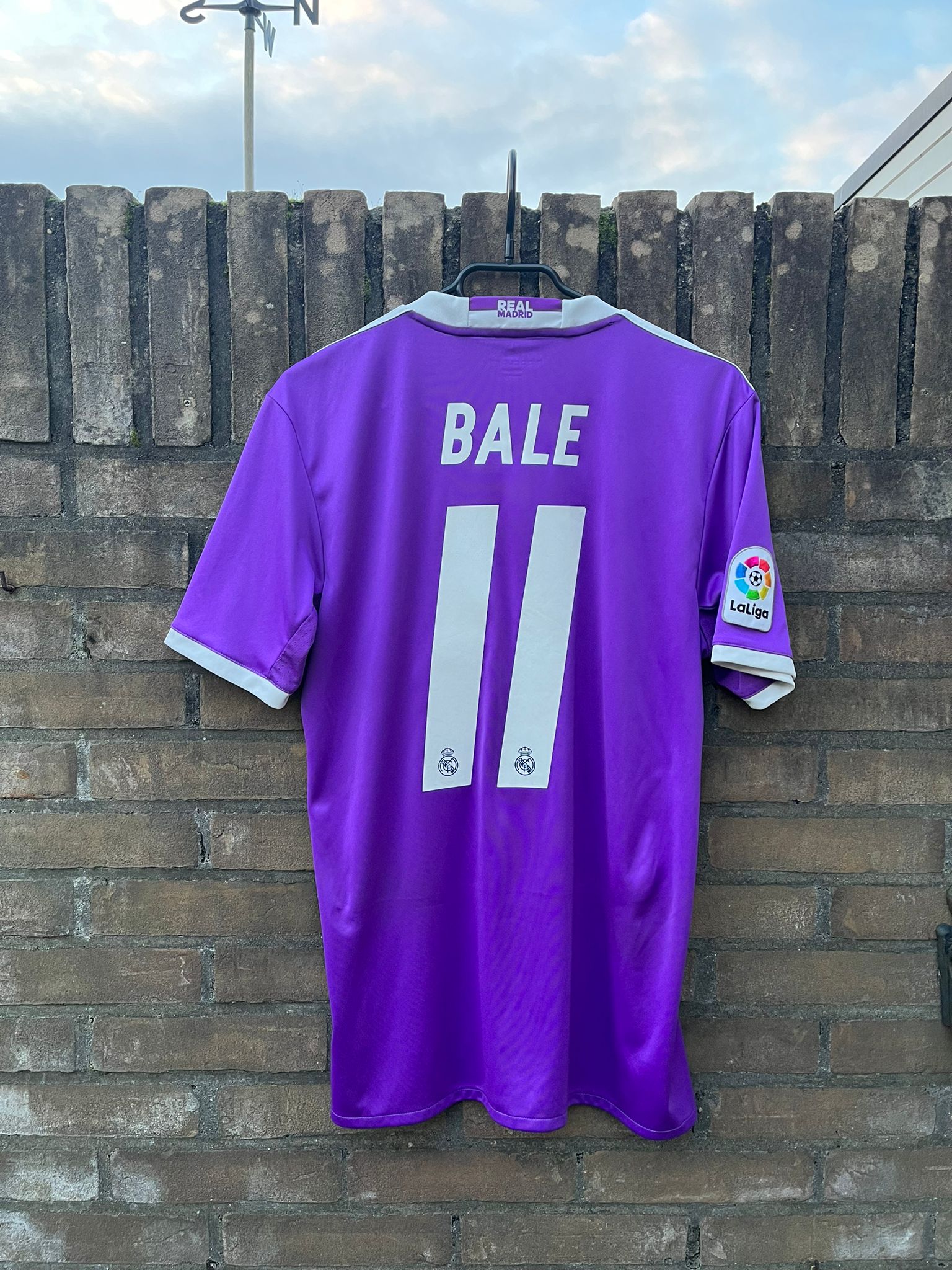 Real Madrid 16/17 away shirt Bale size S 7.5/10