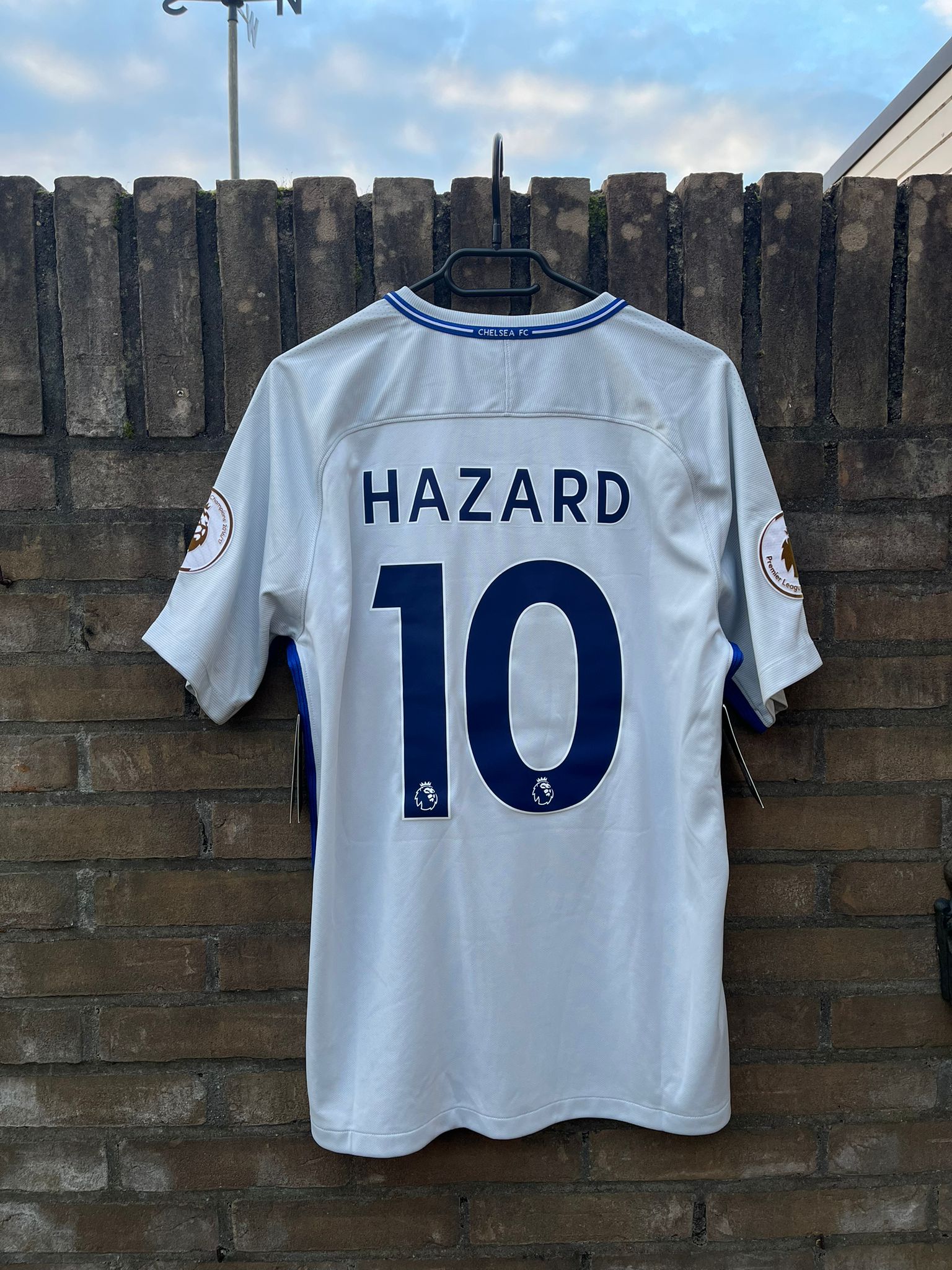 Chelsea 2017/2018 away shirt Hazard size M 10/10