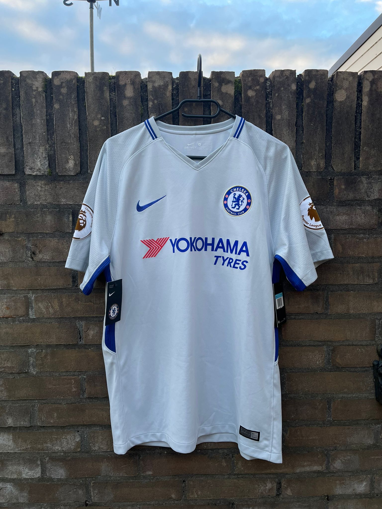 Chelsea 2017/2018 away shirt Hazard size M 10/10